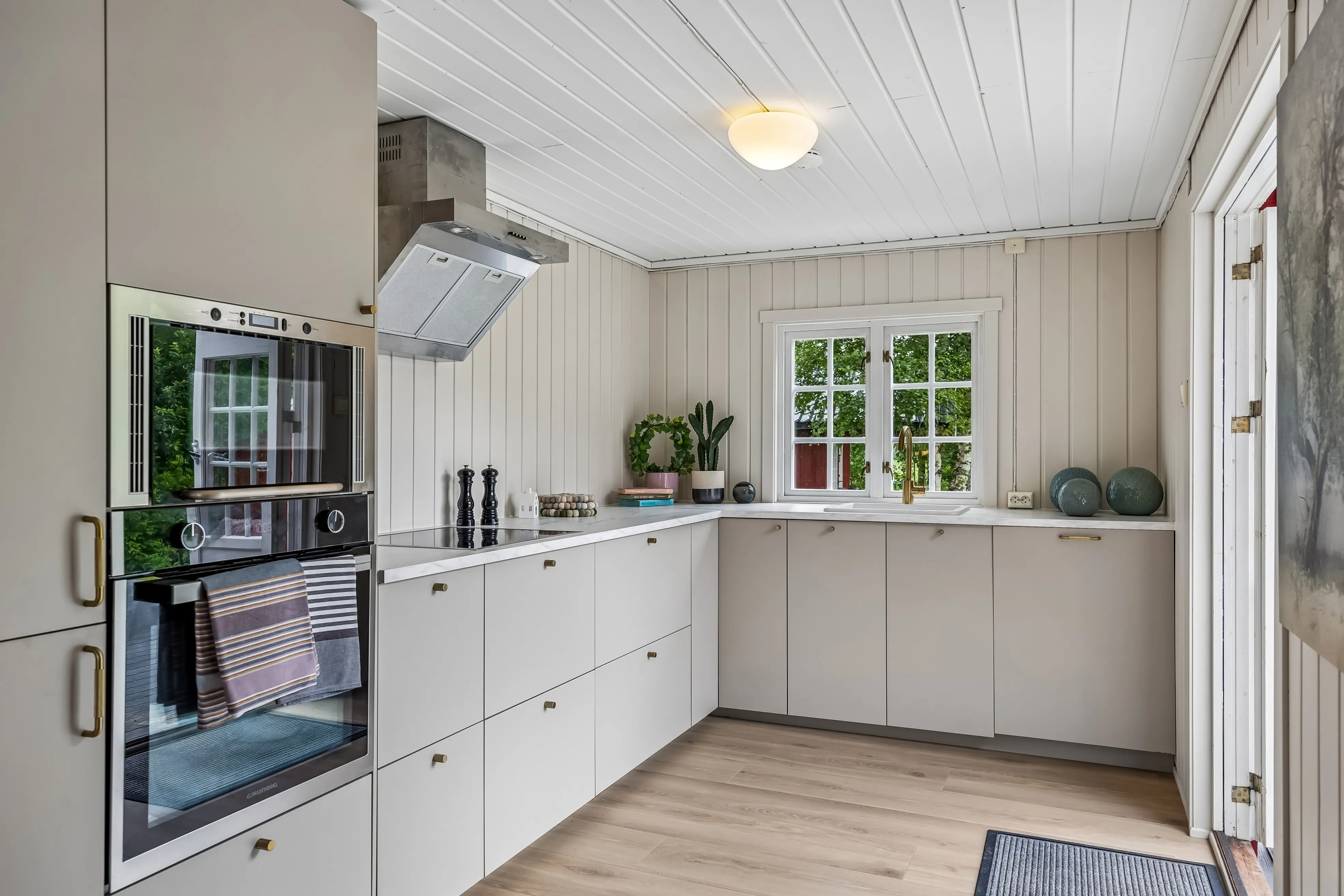 Casa di campagna a Vikhammer degli anni ’30 con giardino e cucina moderna - Visualizza immagine 14 di 38
