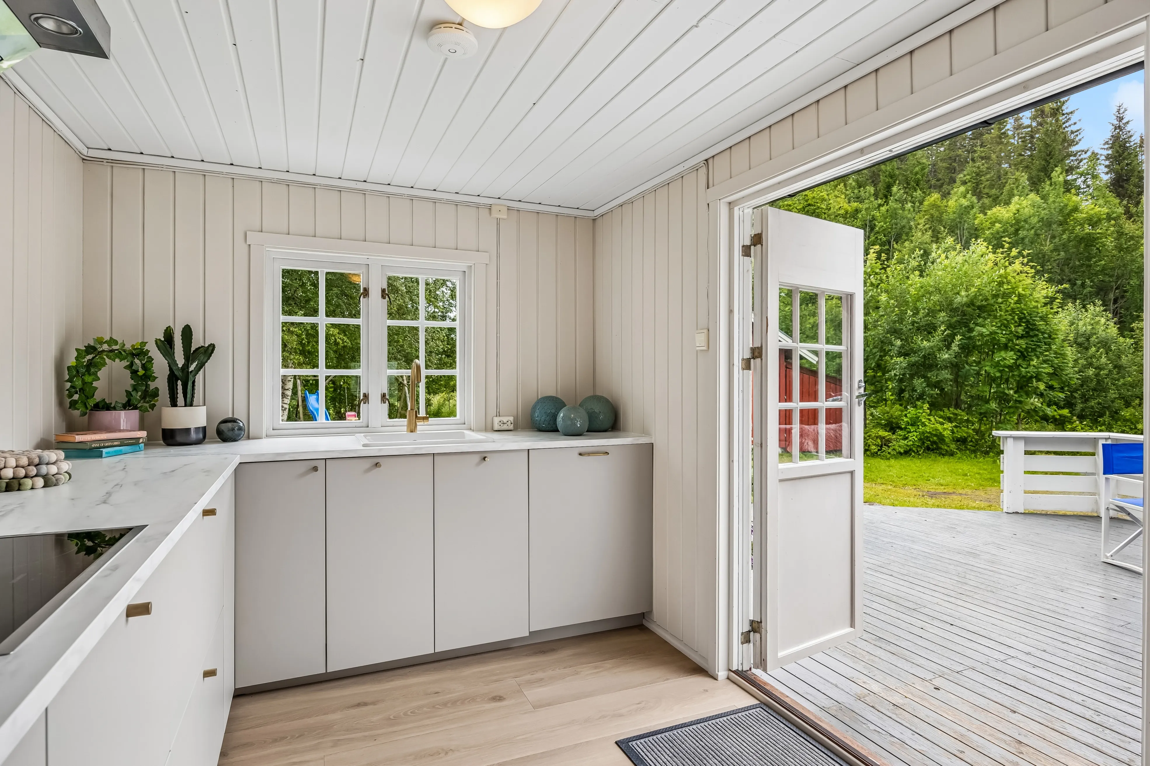 Casa di campagna a Vikhammer degli anni ’30 con giardino e cucina moderna - Visualizza immagine 17 di 38