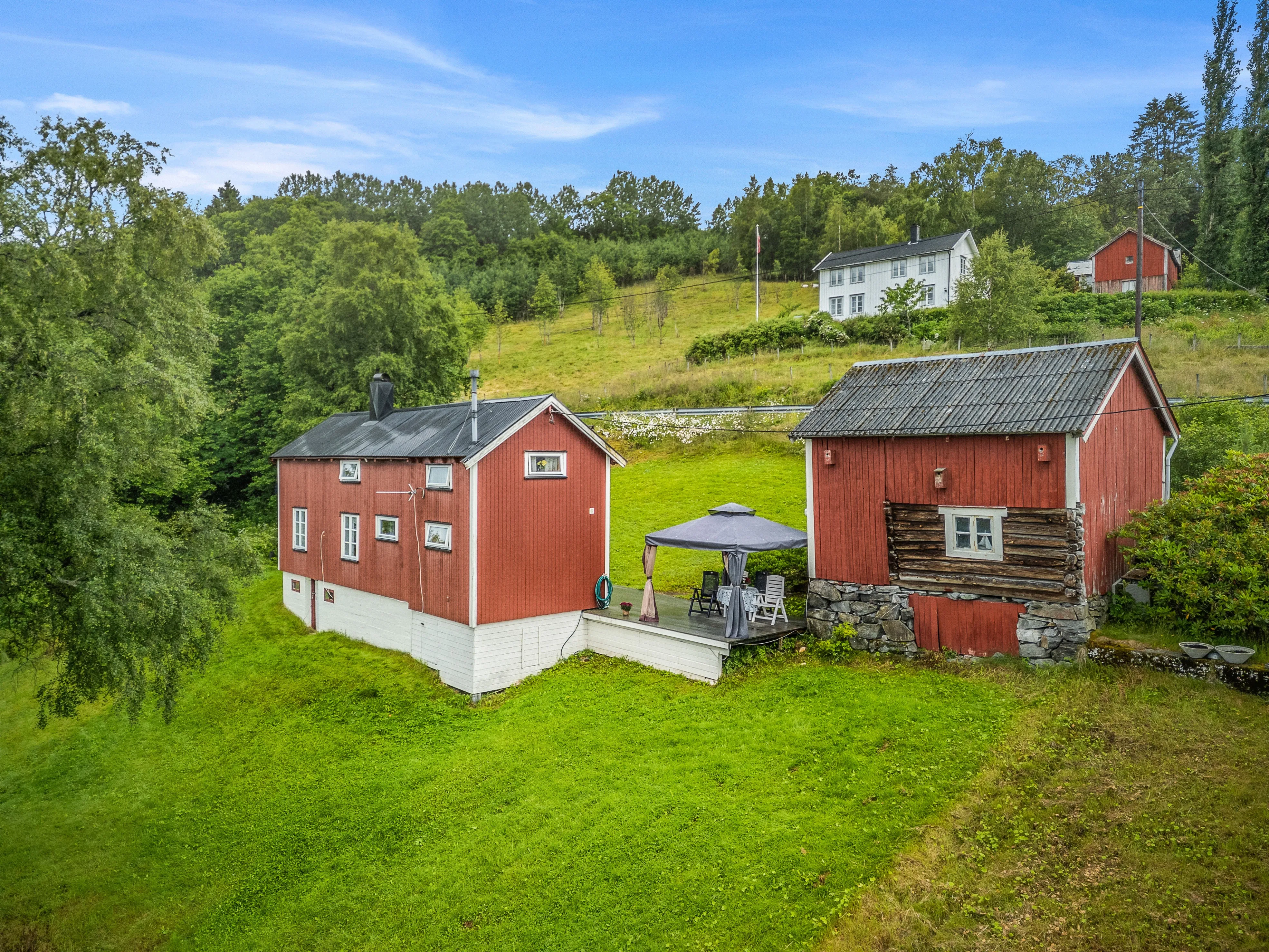 Landsted fra 1919 med utsikt over fjorden og eget båthus i Norge - Vis bilde 26 av 30