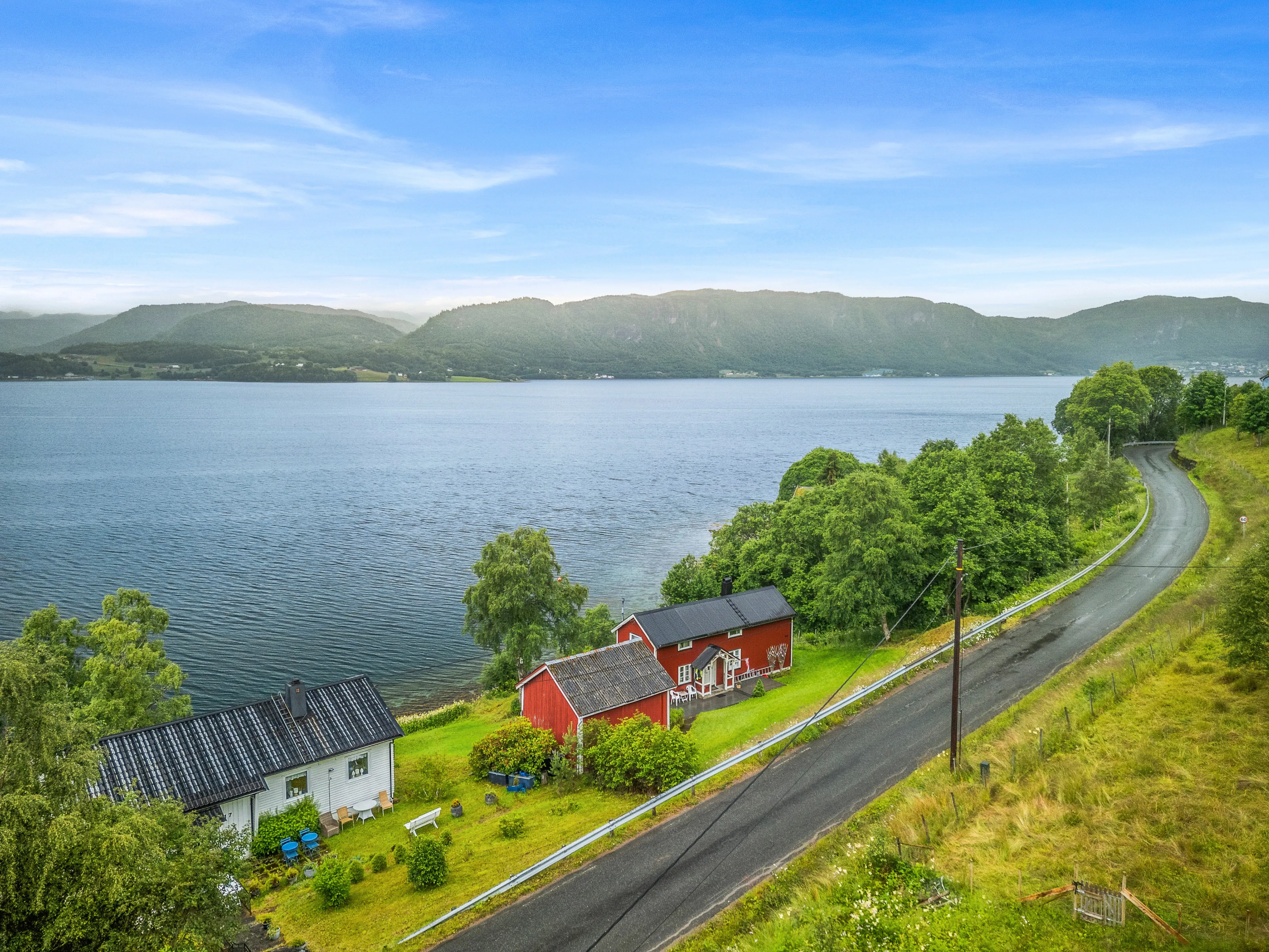 Landsted fra 1919 med utsikt over fjorden og eget båthus i Norge - Vis bilde 30 av 30