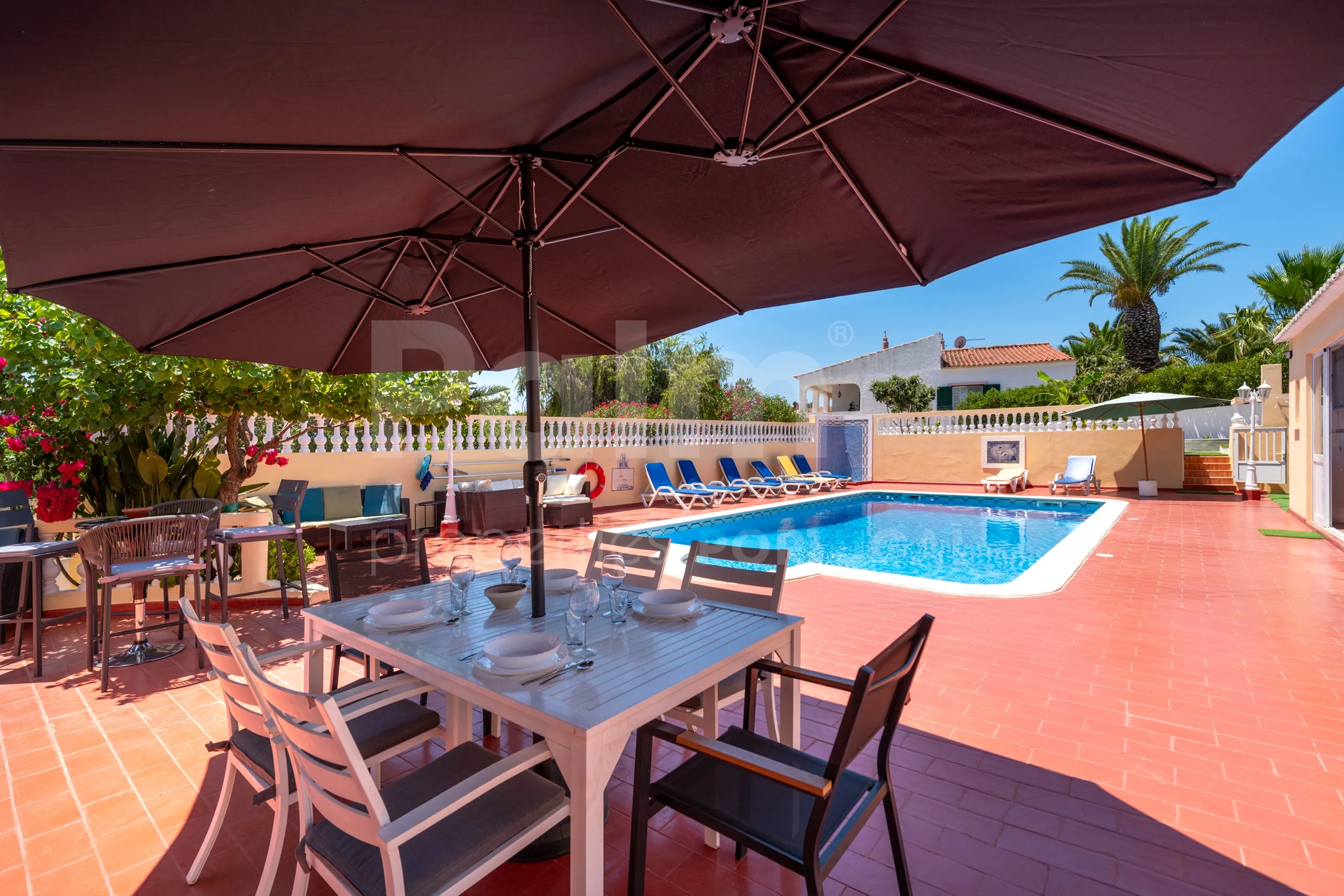 Contemporary 4-Bedroom Villa with Pool and Garden in Algarve's Lagoa - Image 2
