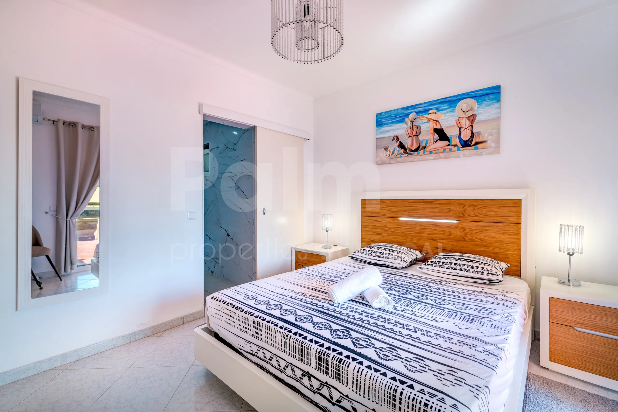 Contemporary 4-Bedroom Villa with Pool and Garden in Algarve's Lagoa - View image 11 of 61