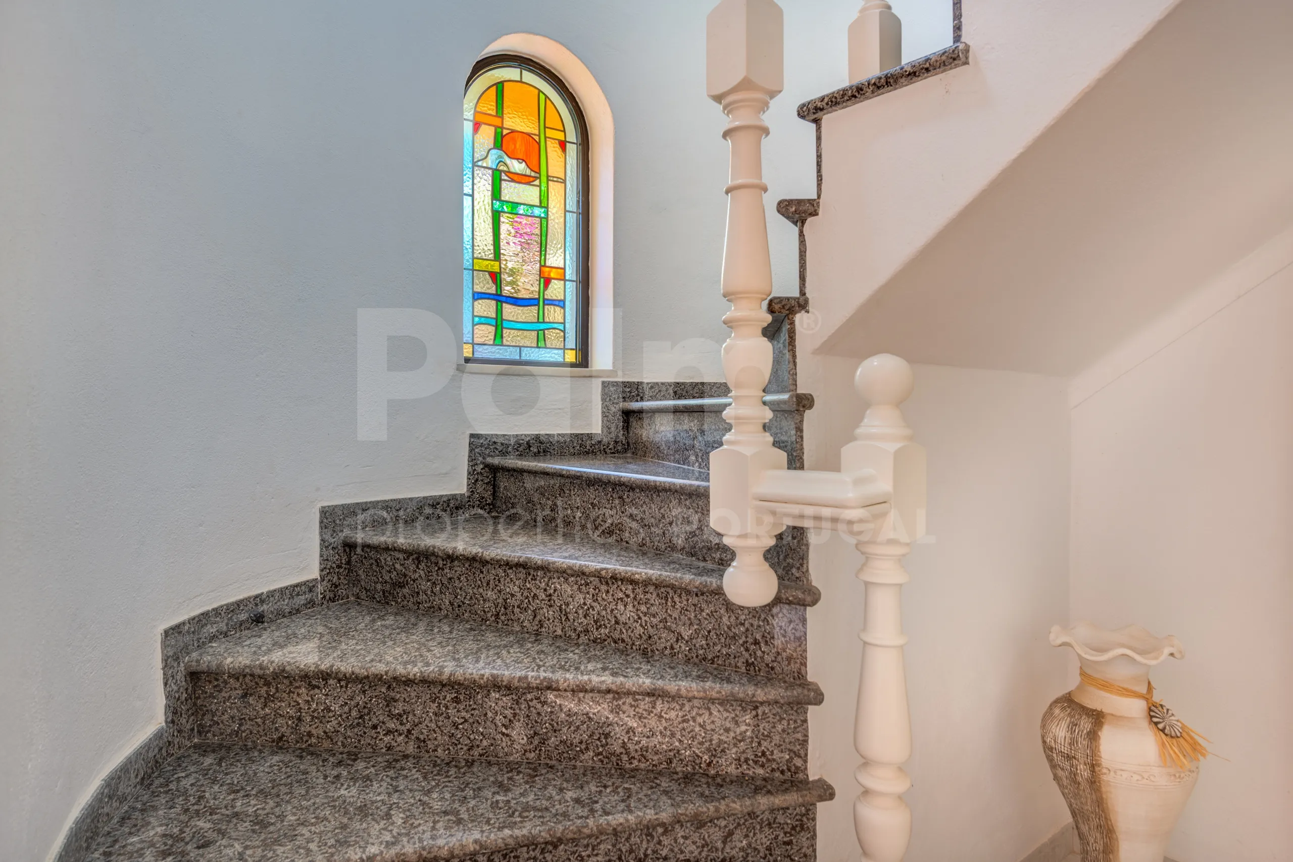 Contemporary 4-Bedroom Villa with Pool and Garden in Algarve's Lagoa - View image 19 of 61