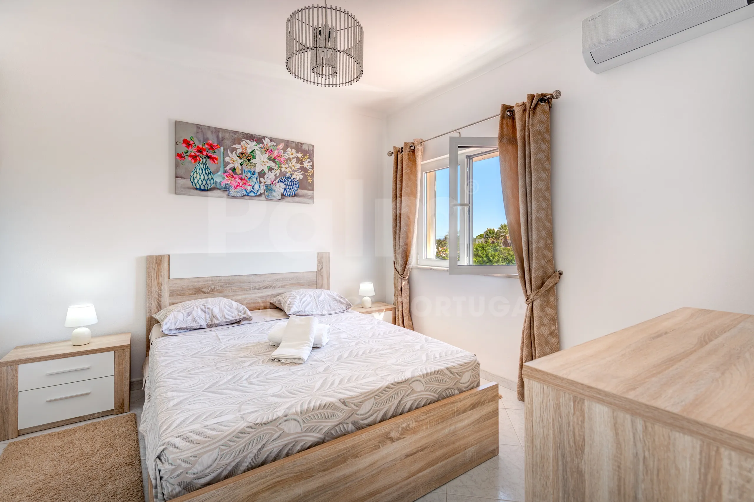Contemporary 4-Bedroom Villa with Pool and Garden in Algarve's Lagoa - View image 23 of 61