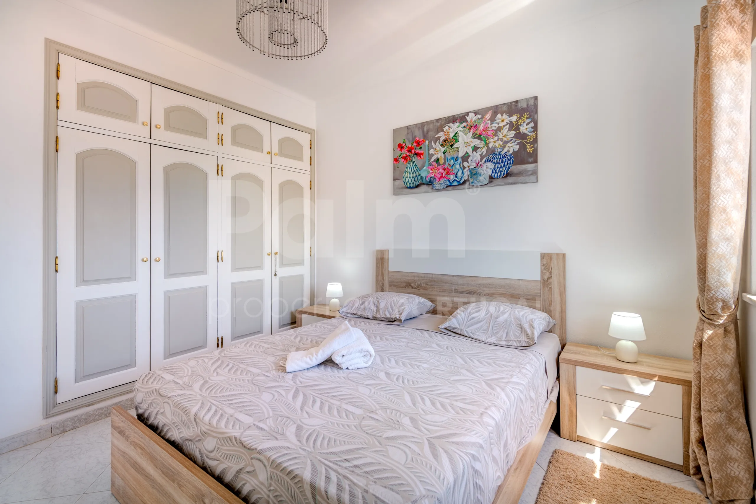Contemporary 4-Bedroom Villa with Pool and Garden in Algarve's Lagoa - View image 25 of 61