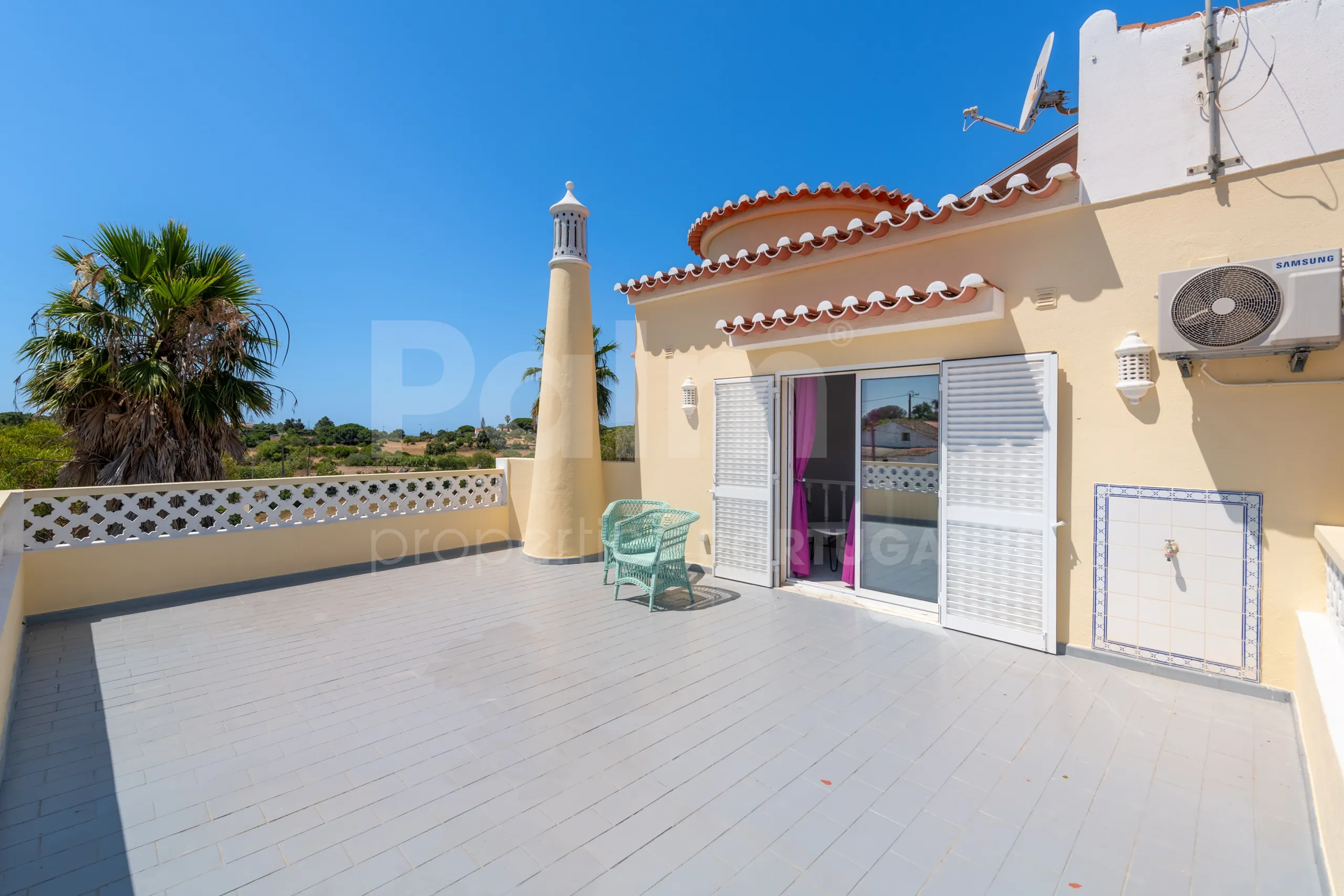 Contemporary 4-Bedroom Villa with Pool and Garden in Algarve's Lagoa - View image 33 of 61