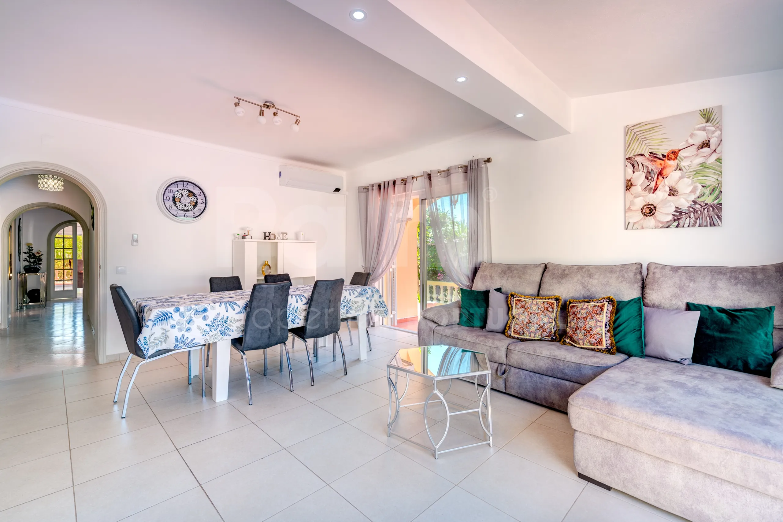 Contemporary 4-Bedroom Villa with Pool and Garden in Algarve's Lagoa - View image 37 of 61