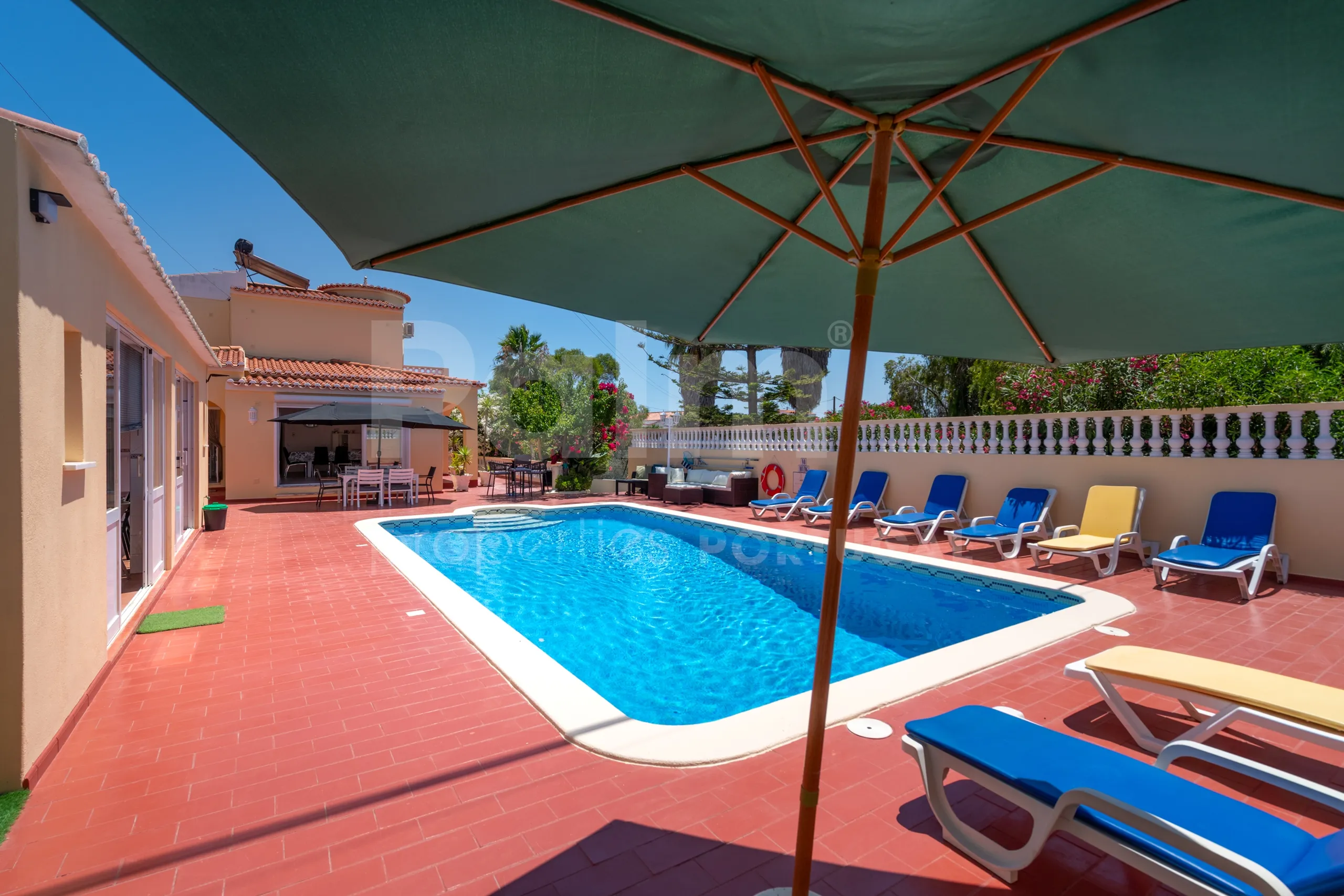 Contemporary 4-Bedroom Villa with Pool and Garden in Algarve's Lagoa - View image 44 of 61