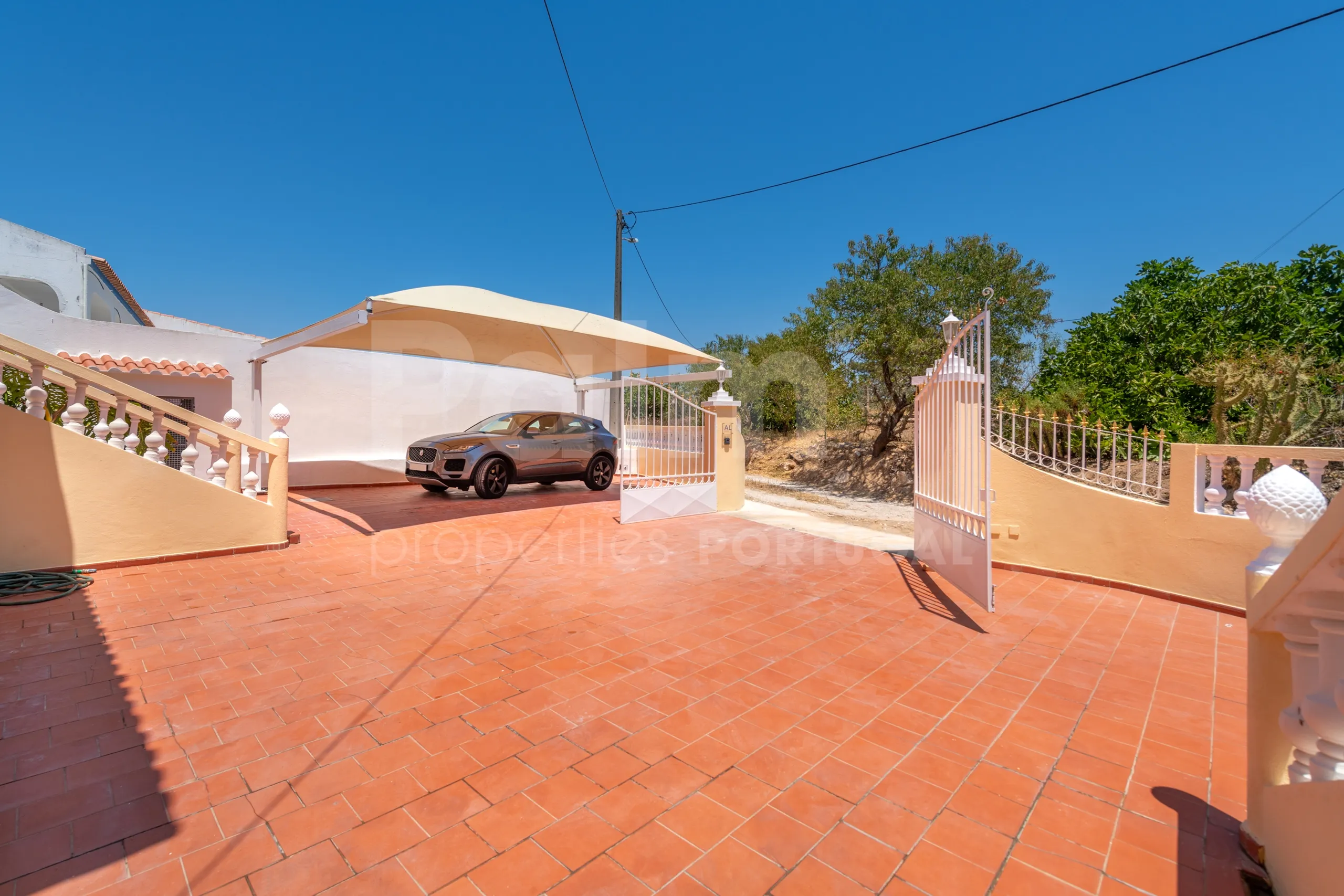 Contemporary 4-Bedroom Villa with Pool and Garden in Algarve's Lagoa - View image 56 of 61
