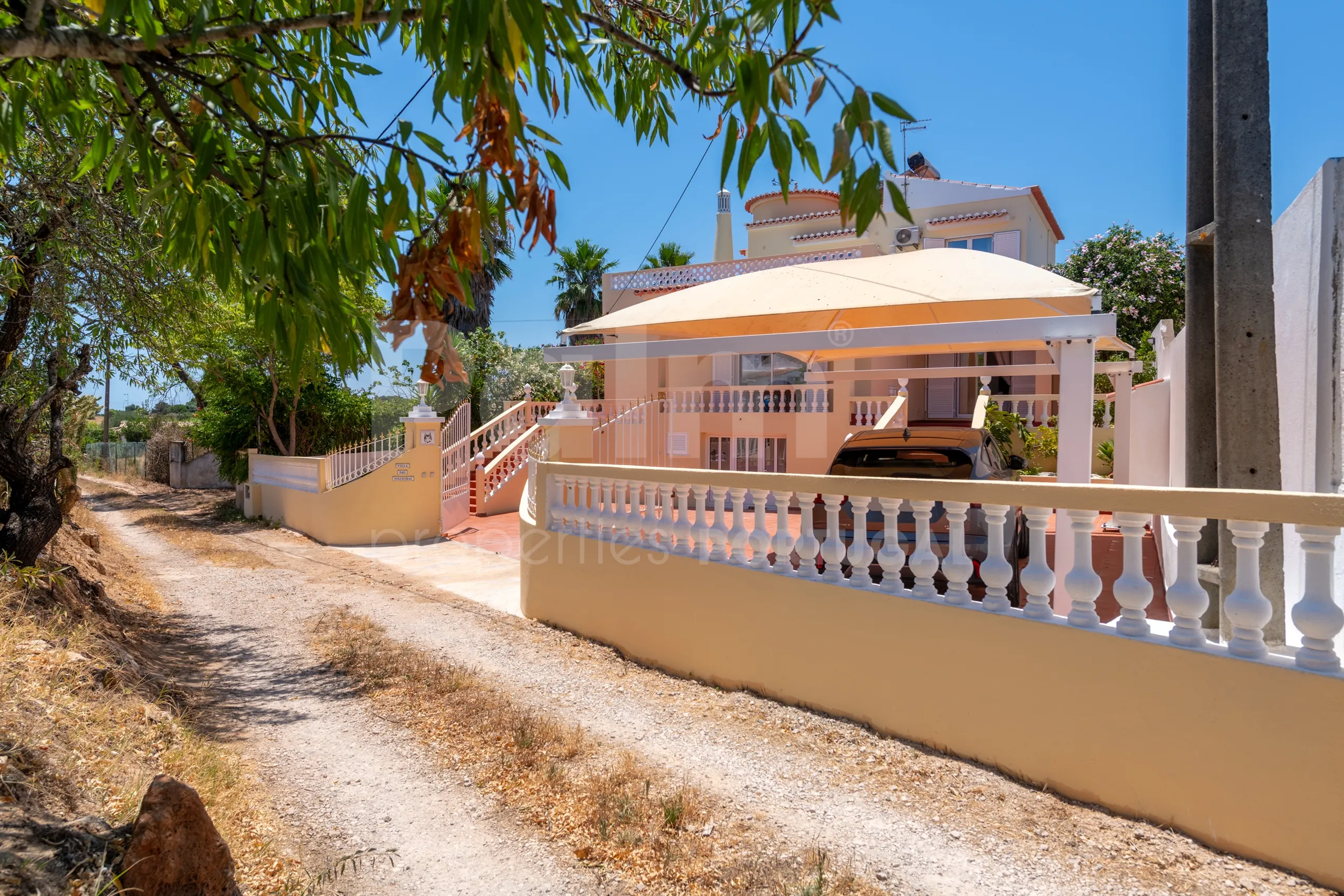 Contemporary 4-Bedroom Villa with Pool and Garden in Algarve's Lagoa - View image 57 of 61