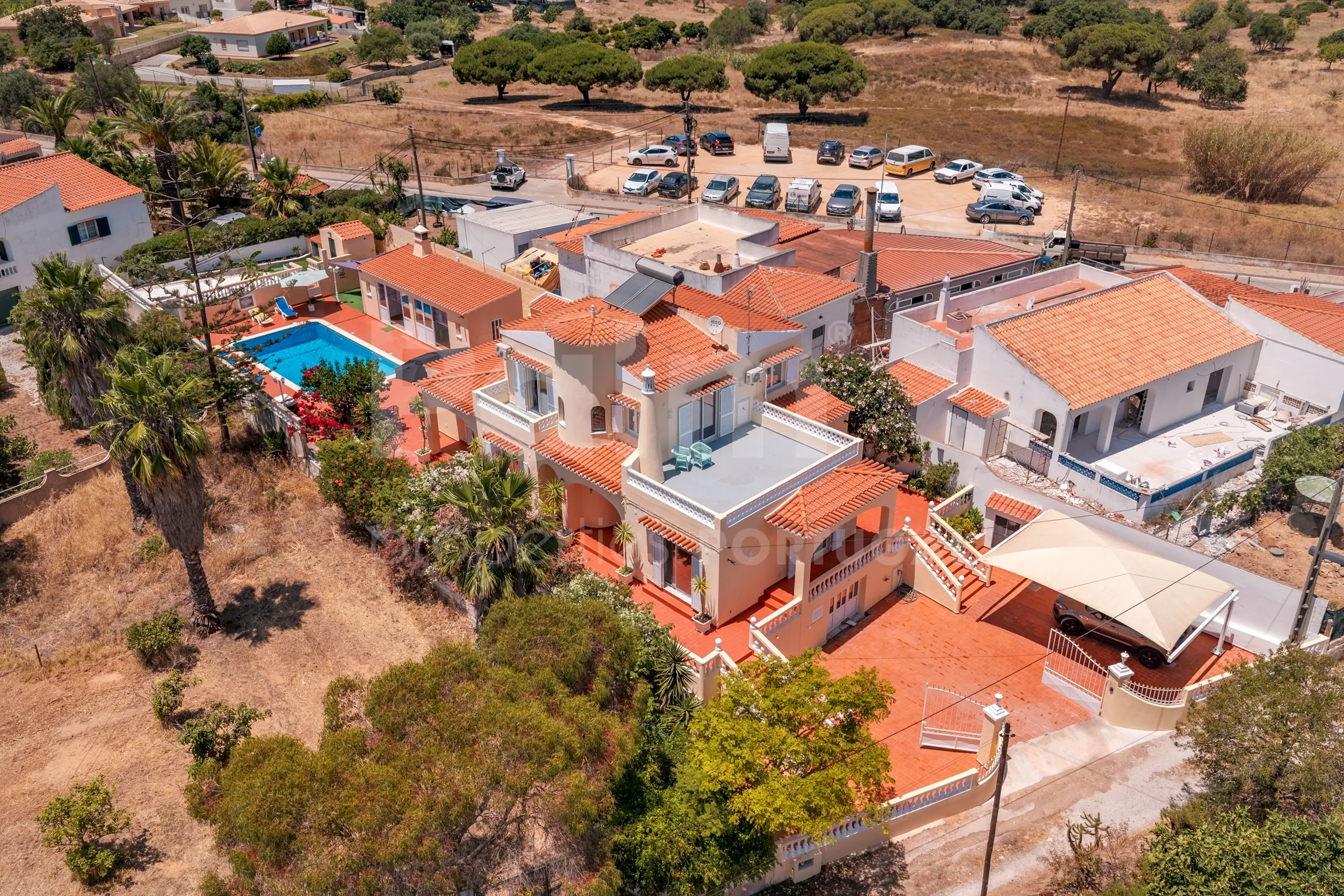 Contemporary 4-Bedroom Villa with Pool and Garden in Algarve's Lagoa - View image 60 of 61