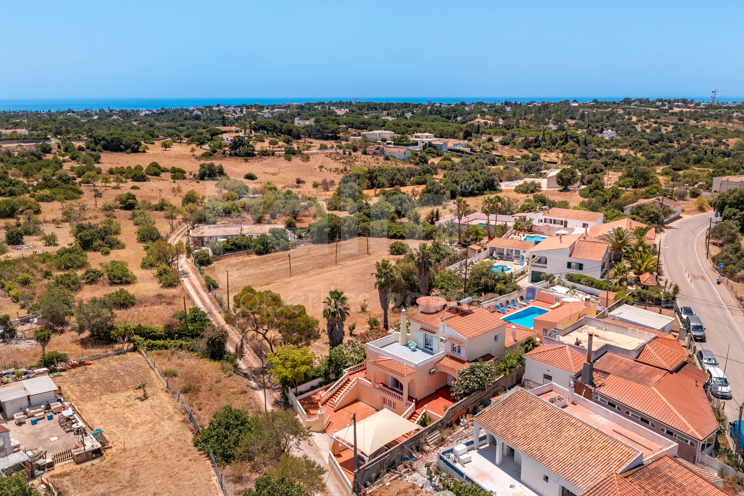 Contemporary 4-Bedroom Villa with Pool and Garden in Algarve's Lagoa - View image 61 of 61
