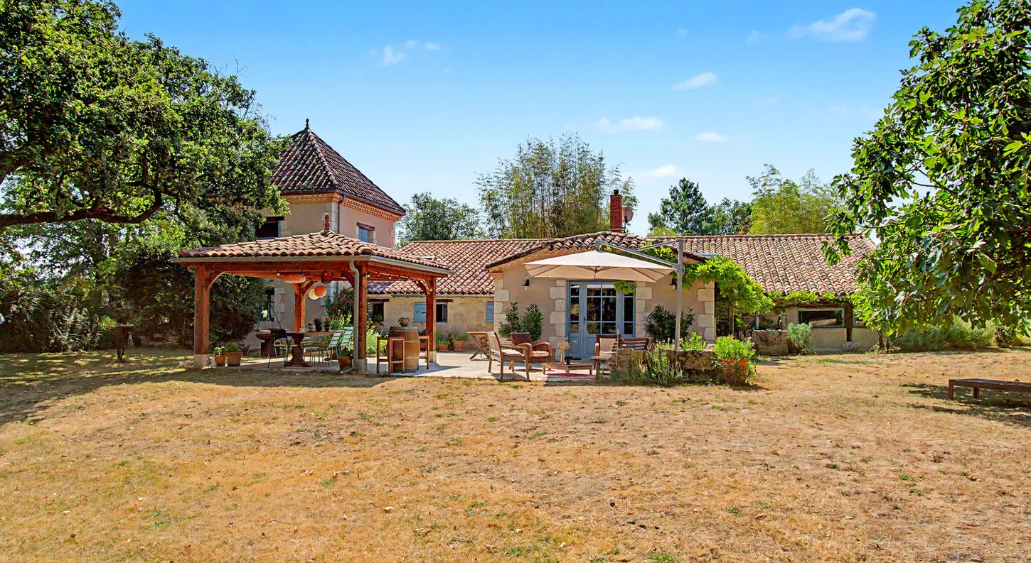 Casa espaçosa com 4 quartos, piscina e jardins em Lectoure, França - Image 1