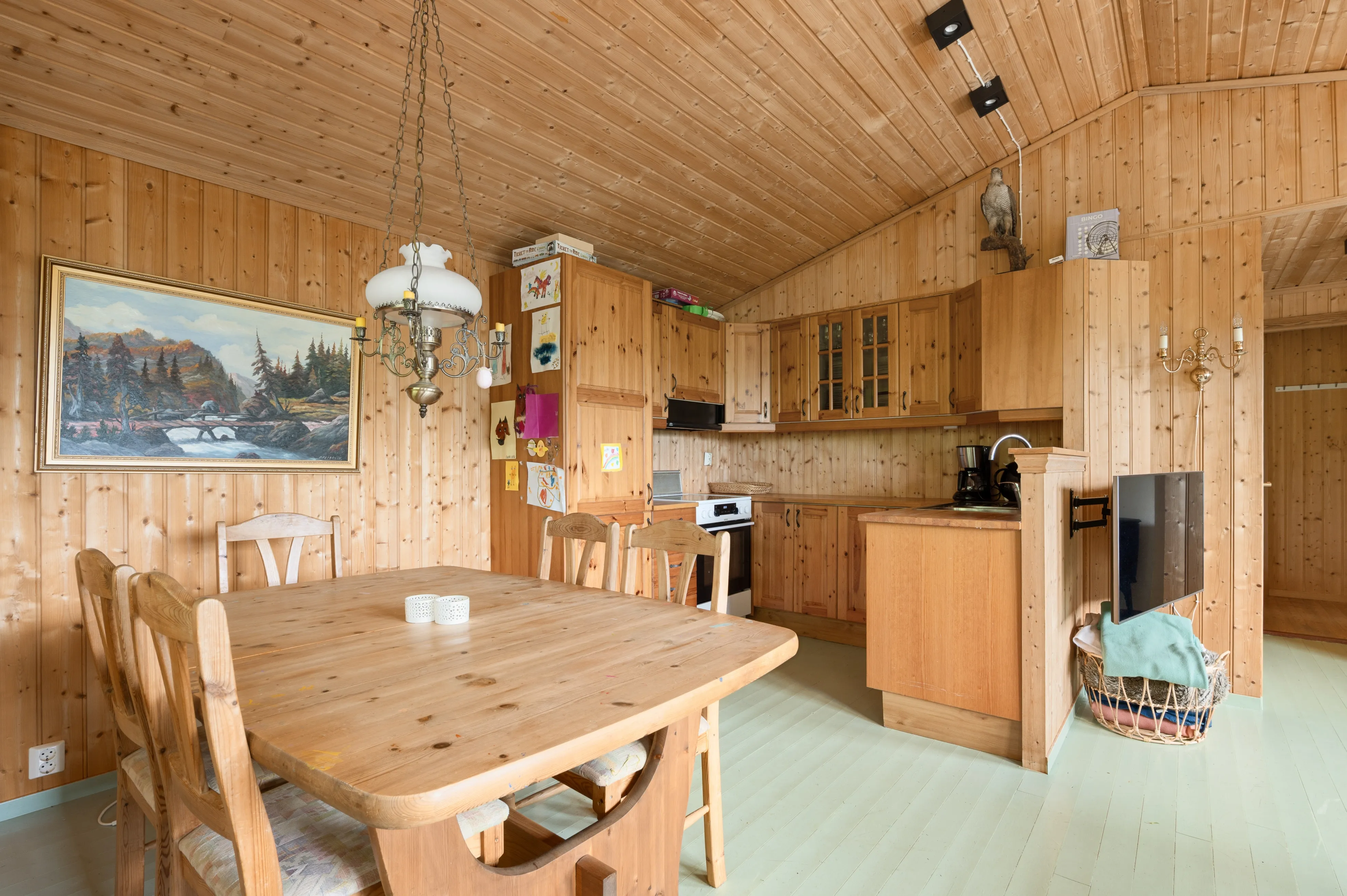 1990s Norwegian Cabin with Expansive Garden and Mooring Access - View image 7 of 39
