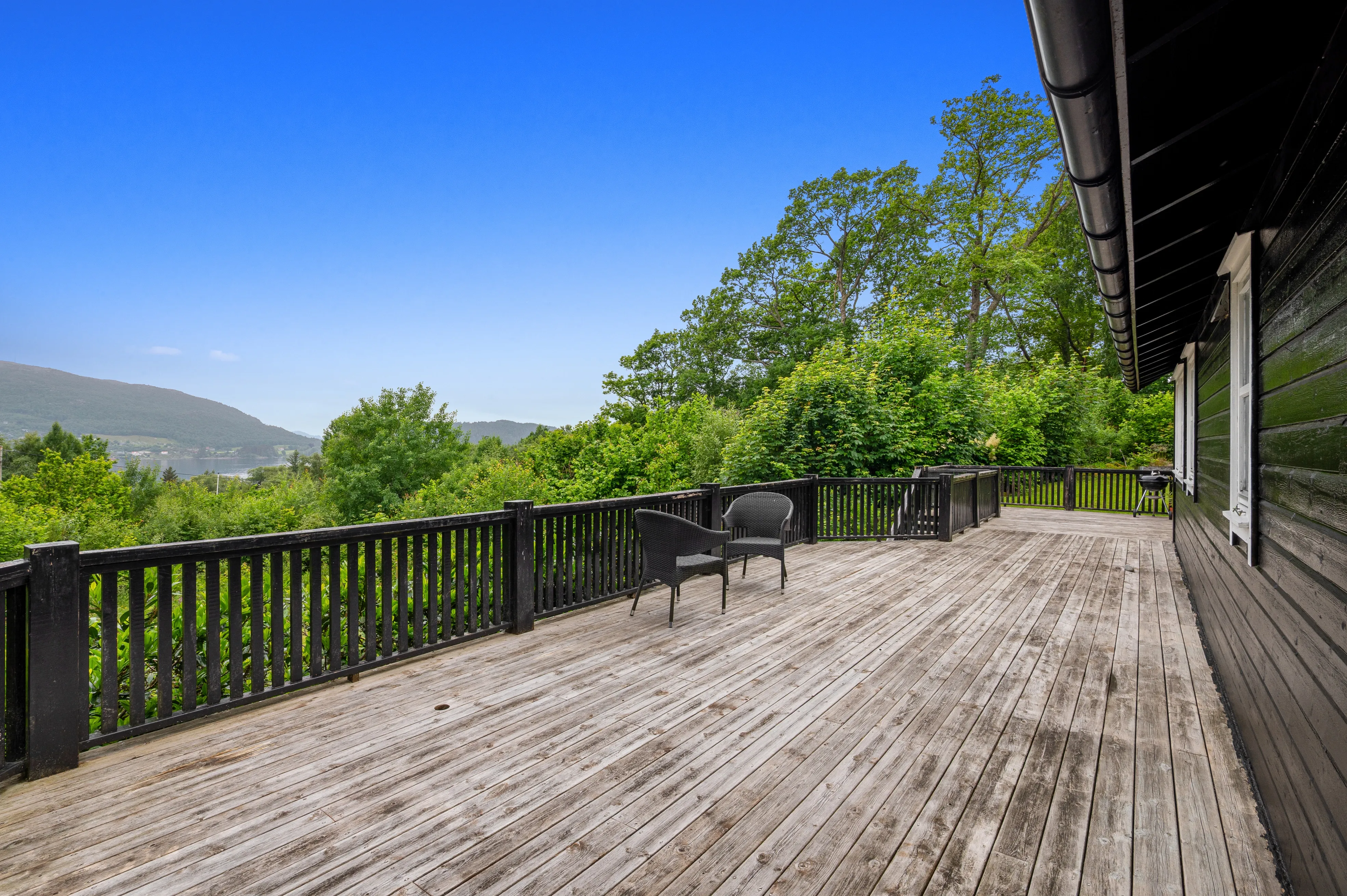 1990s Norwegian Cabin with Expansive Garden and Mooring Access - View image 18 of 39