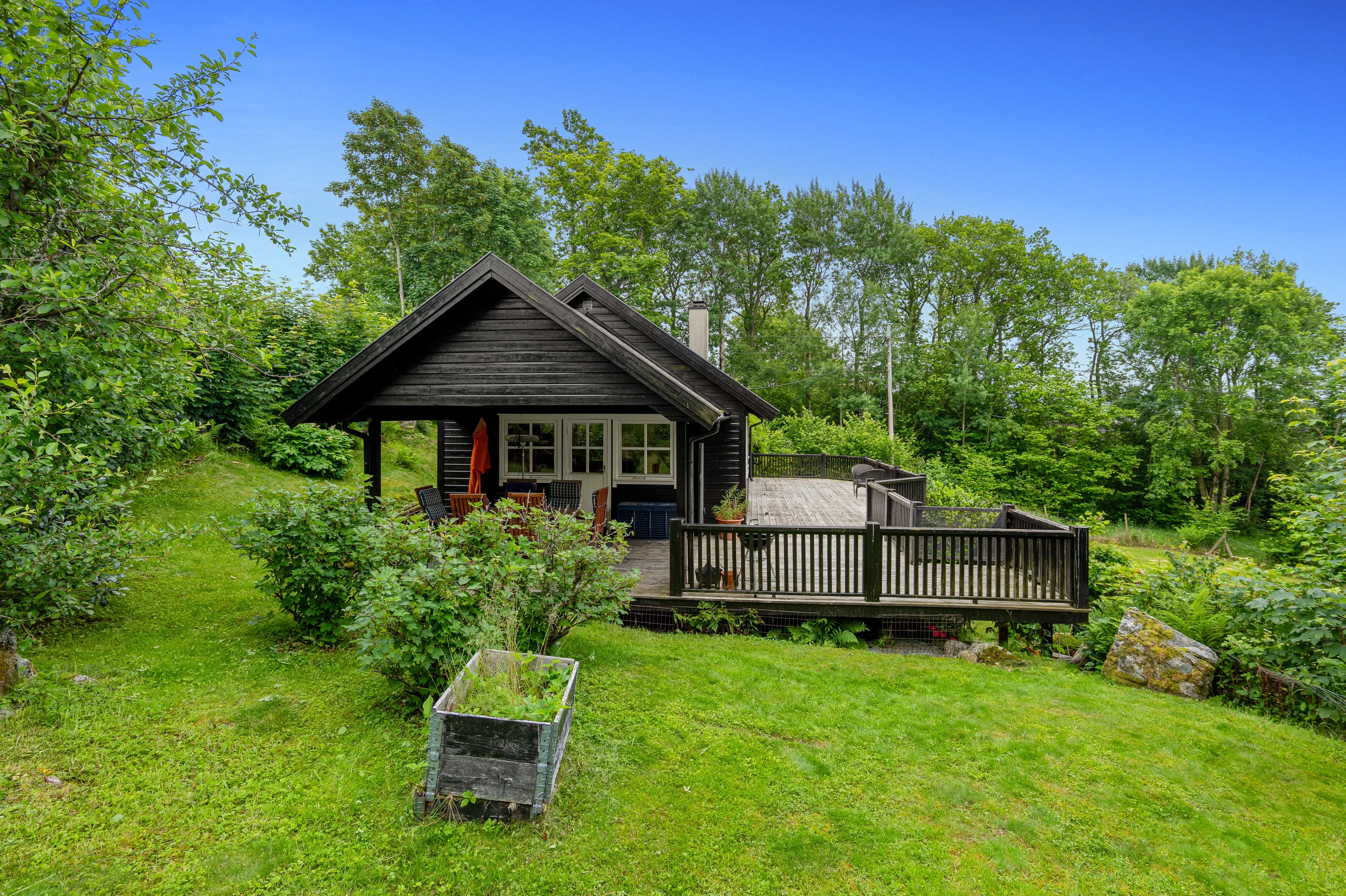 1990s Norwegian Cabin with Expansive Garden and Mooring Access - View image 20 of 39