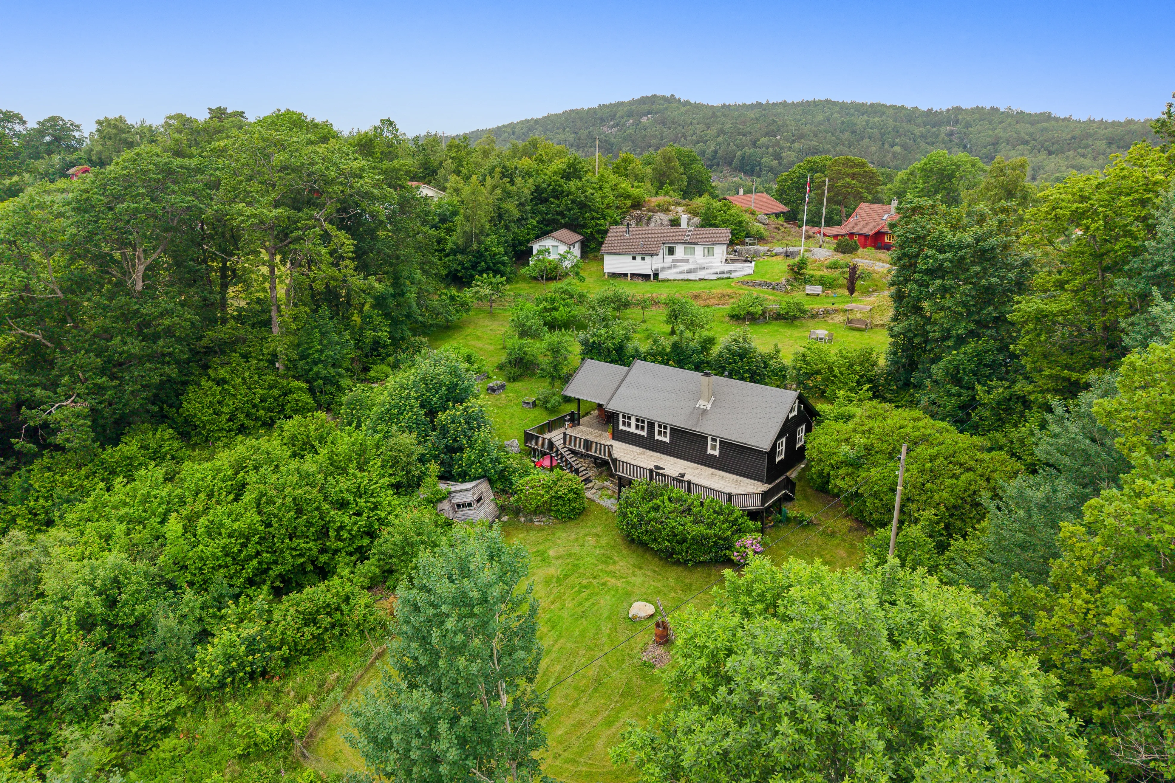 1990s Norwegian Cabin with Expansive Garden and Mooring Access - View image 23 of 39