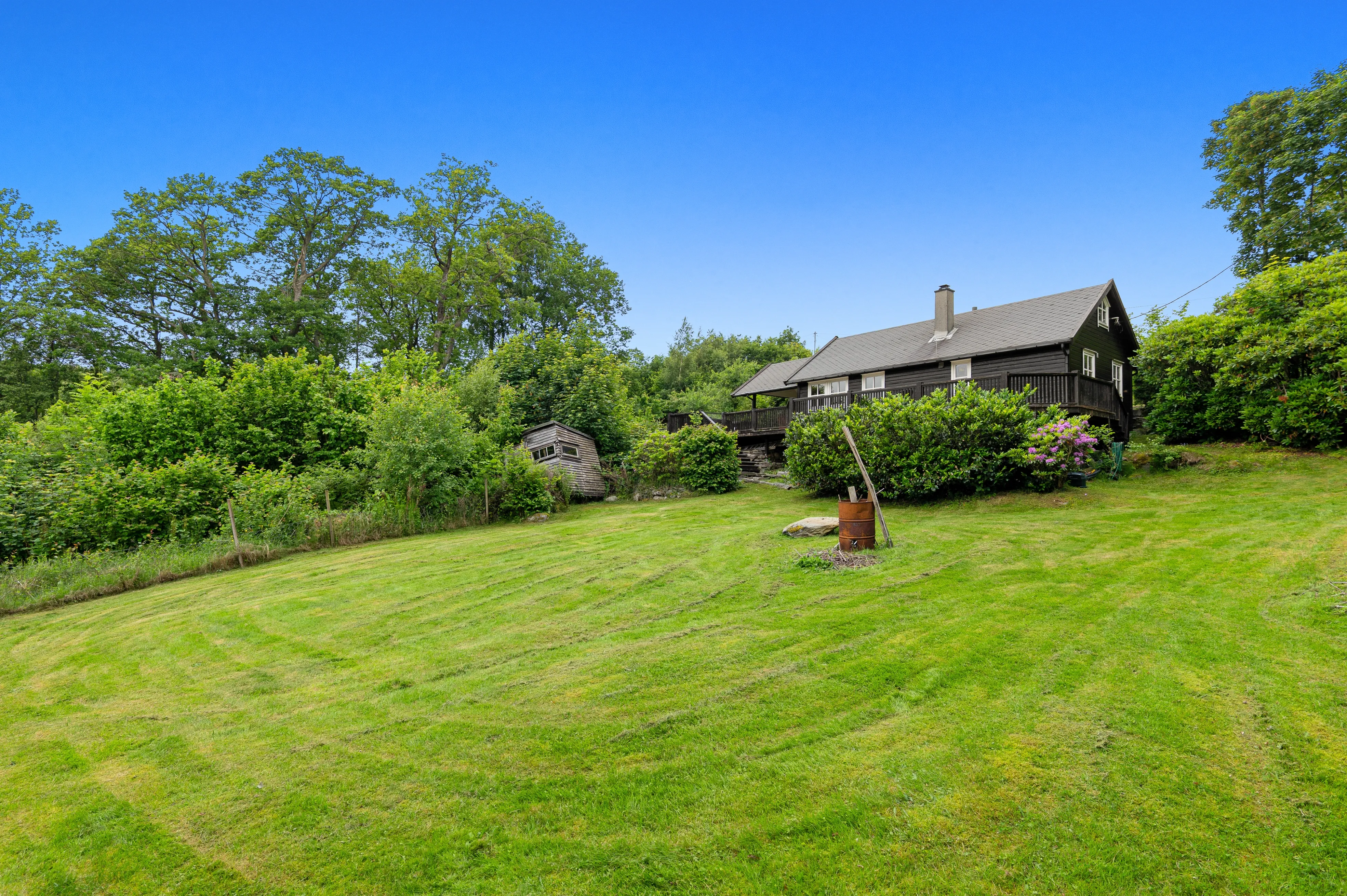 1990s Norwegian Cabin with Expansive Garden and Mooring Access - View image 24 of 39