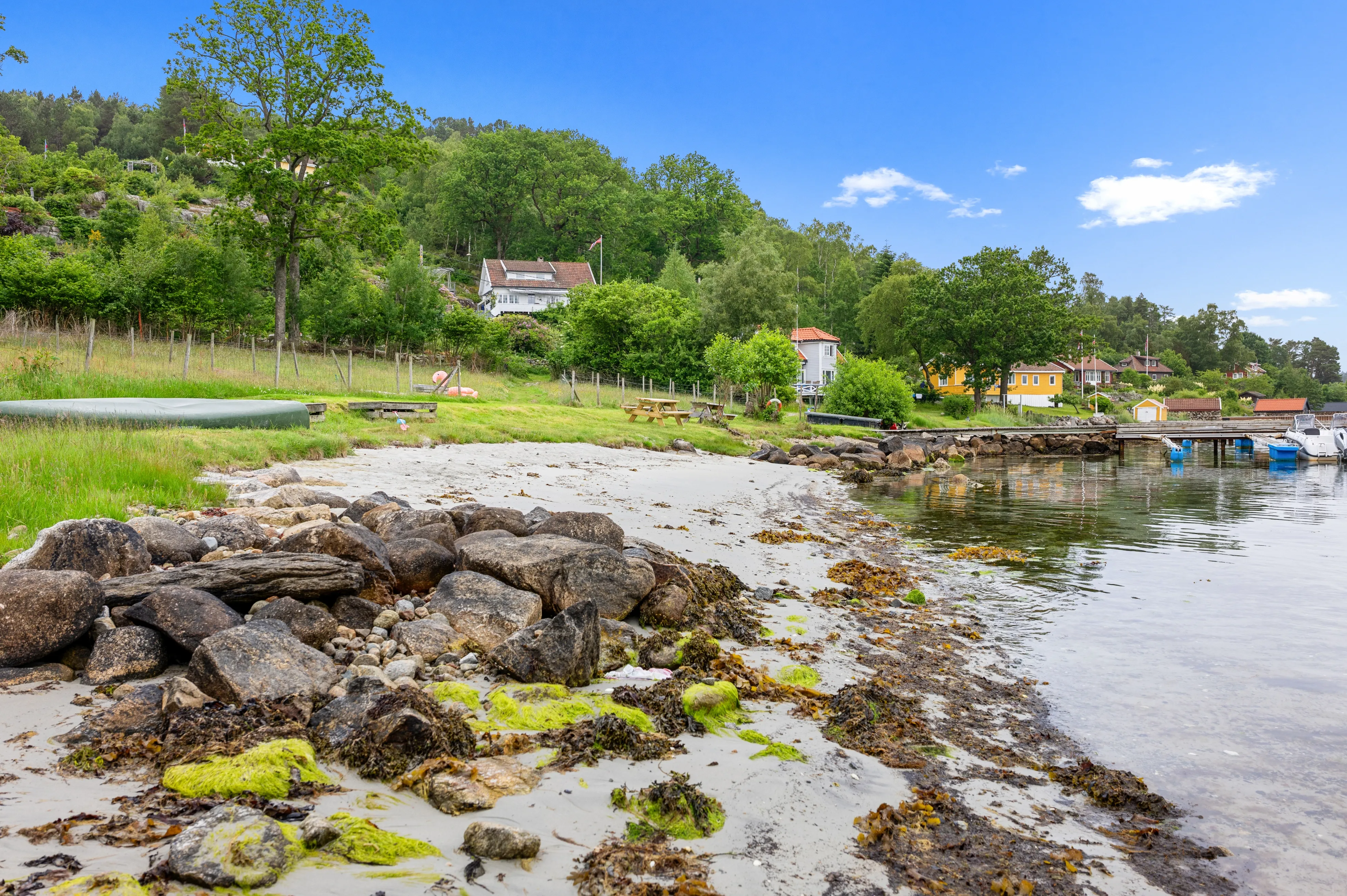 1990s Norwegian Cabin with Expansive Garden and Mooring Access - View image 33 of 39