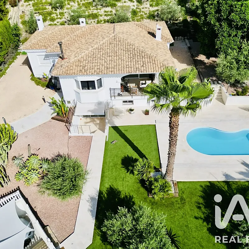 Contemporary 4-Bedroom Chalet with Pool and Garden in Mutxamel, Spain