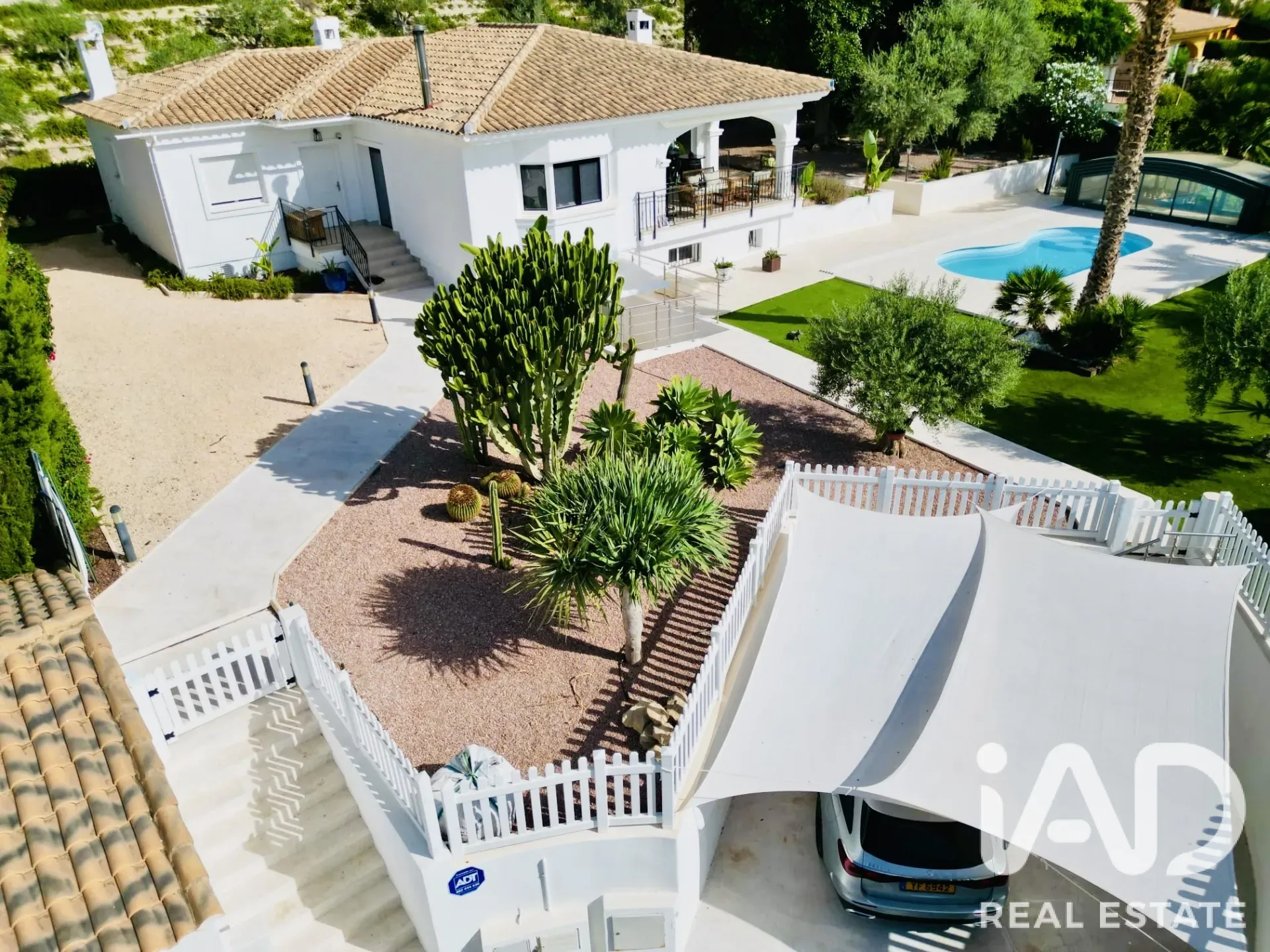 Contemporary 4-Bedroom Chalet with Pool and Garden in Mutxamel, Spain - Image 2