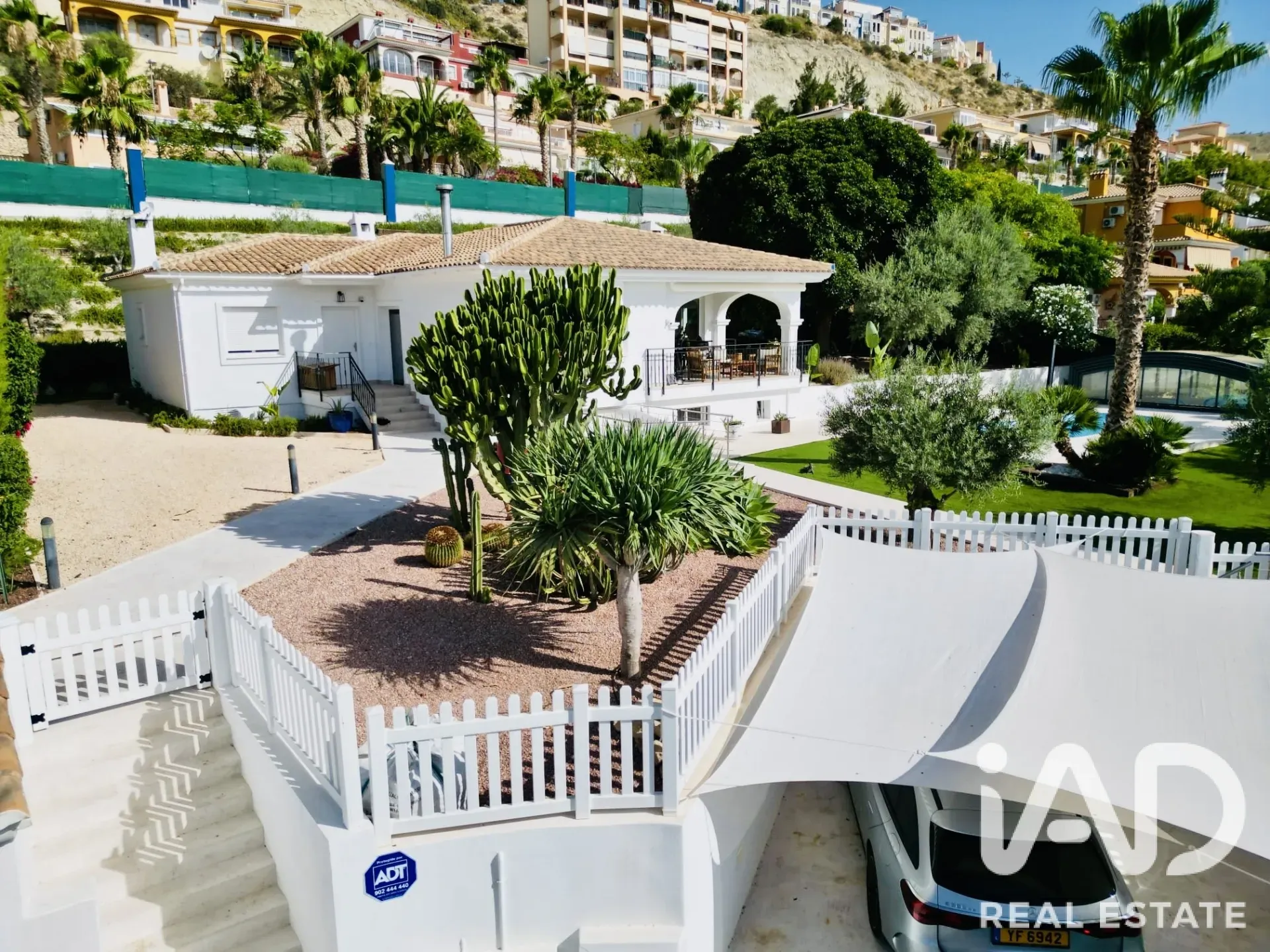 Contemporary 4-Bedroom Chalet with Pool and Garden in Mutxamel, Spain - Image 3