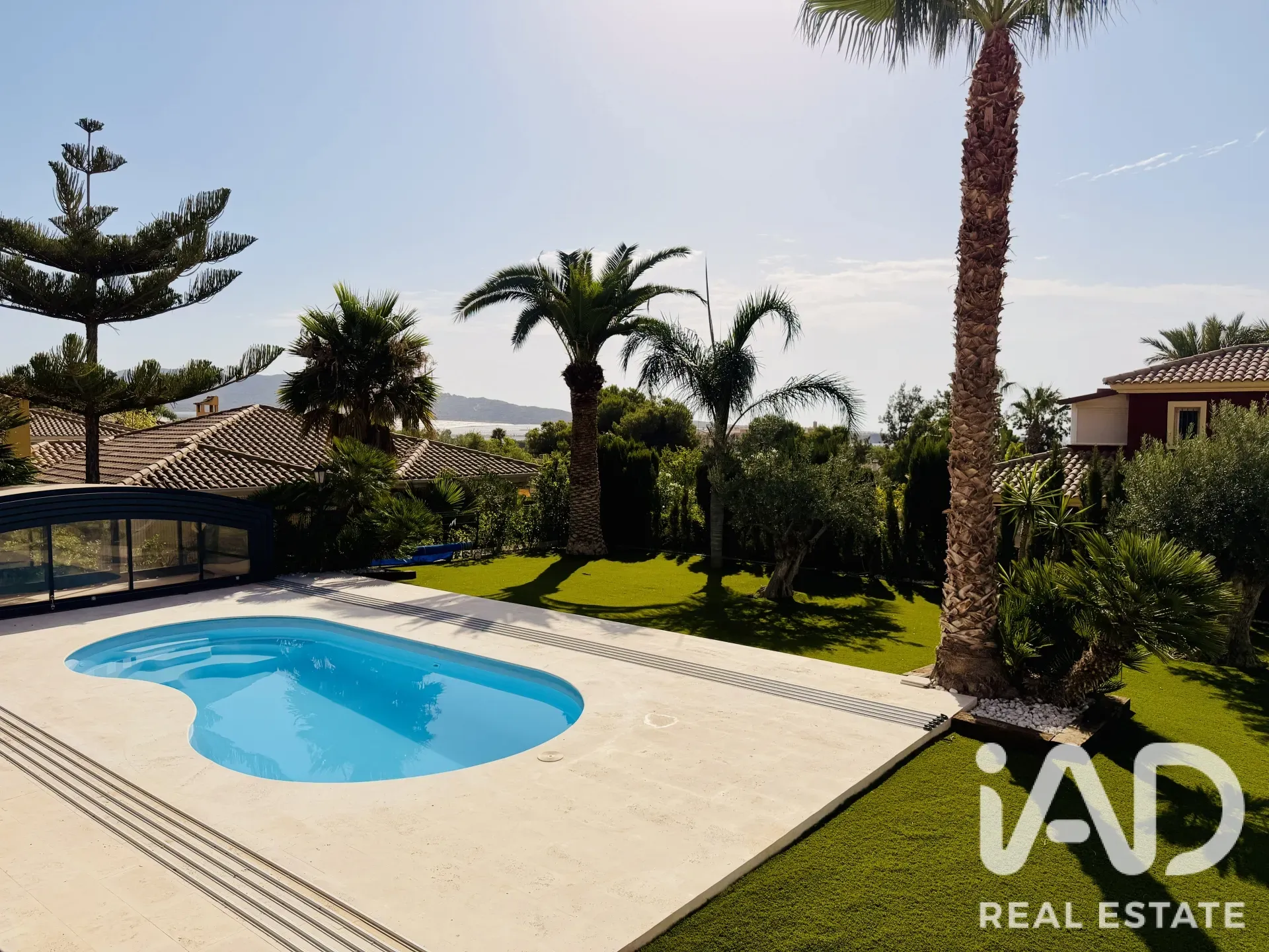 Contemporary 4-Bedroom Chalet with Pool and Garden in Mutxamel, Spain - View image 6 of 26
