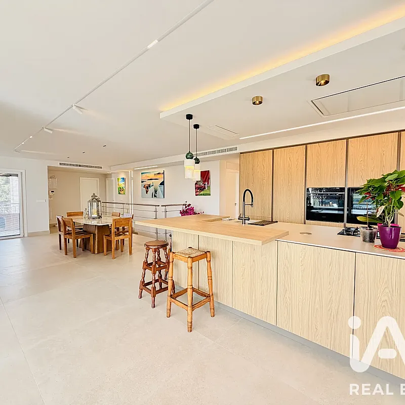 View image 11
