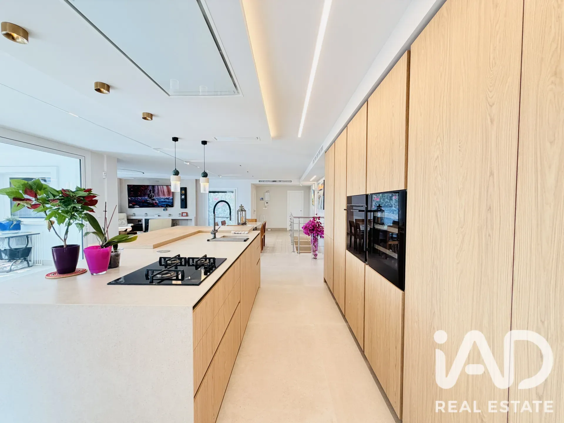Contemporary 4-Bedroom Chalet with Pool and Garden in Mutxamel, Spain - View image 13 of 26