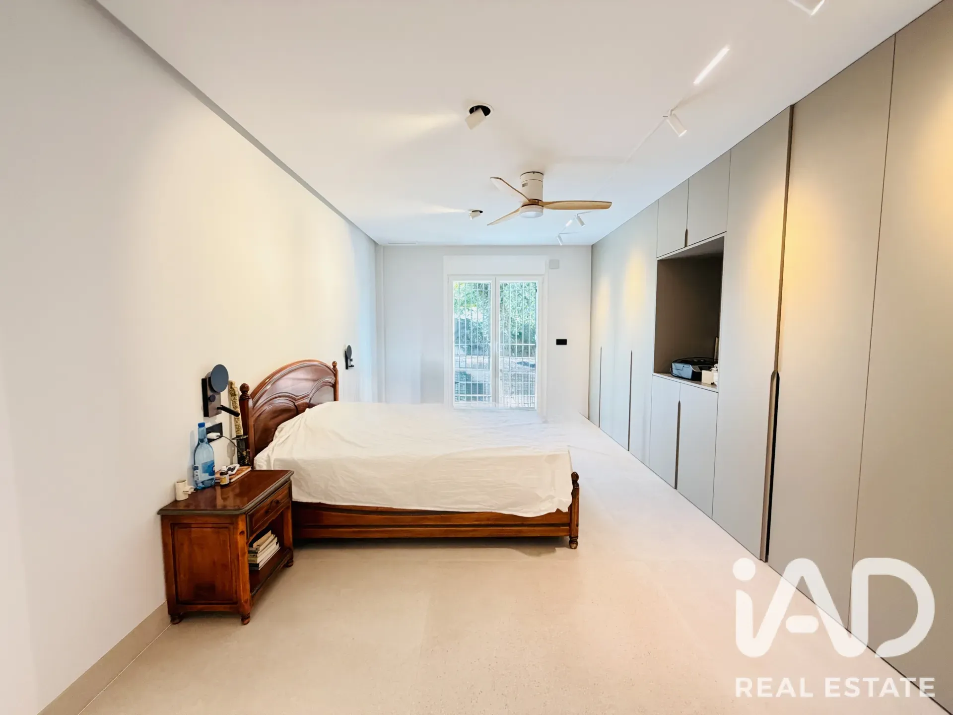 Contemporary 4-Bedroom Chalet with Pool and Garden in Mutxamel, Spain - View image 15 of 26