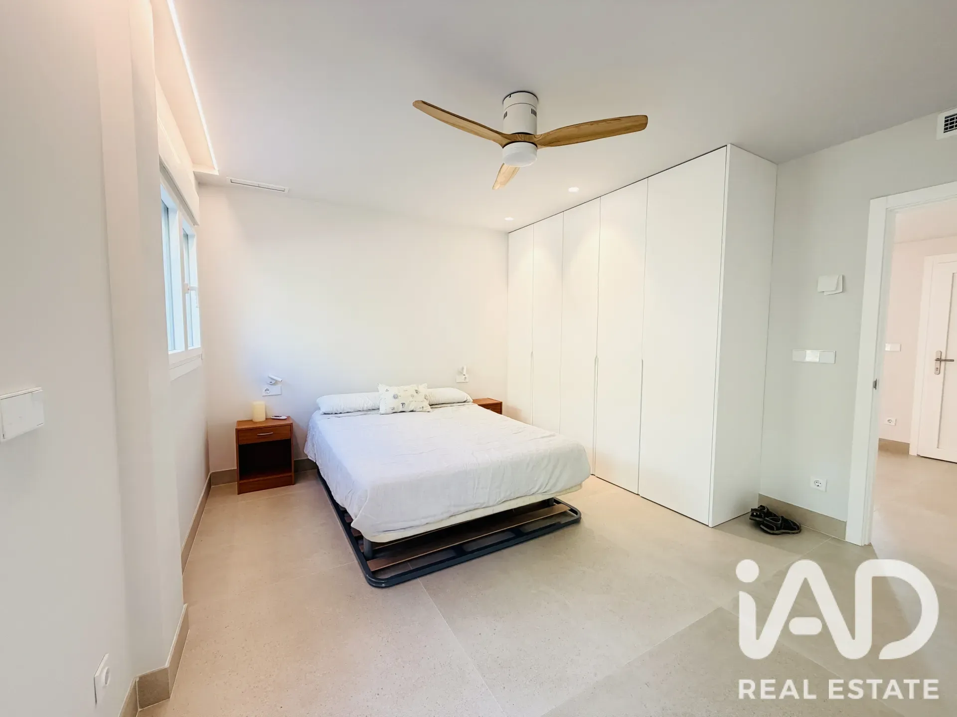 Contemporary 4-Bedroom Chalet with Pool and Garden in Mutxamel, Spain - View image 18 of 26