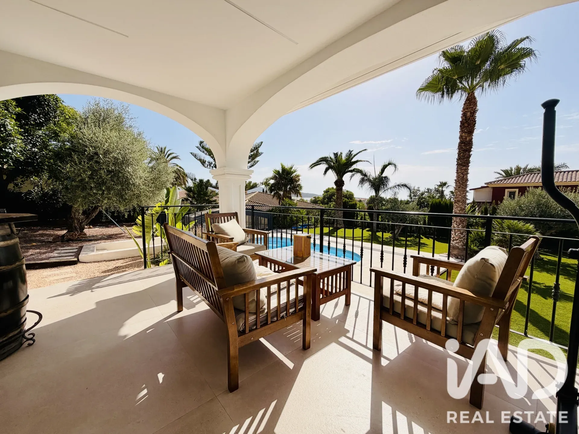 Contemporary 4-Bedroom Chalet with Pool and Garden in Mutxamel, Spain - View image 25 of 26