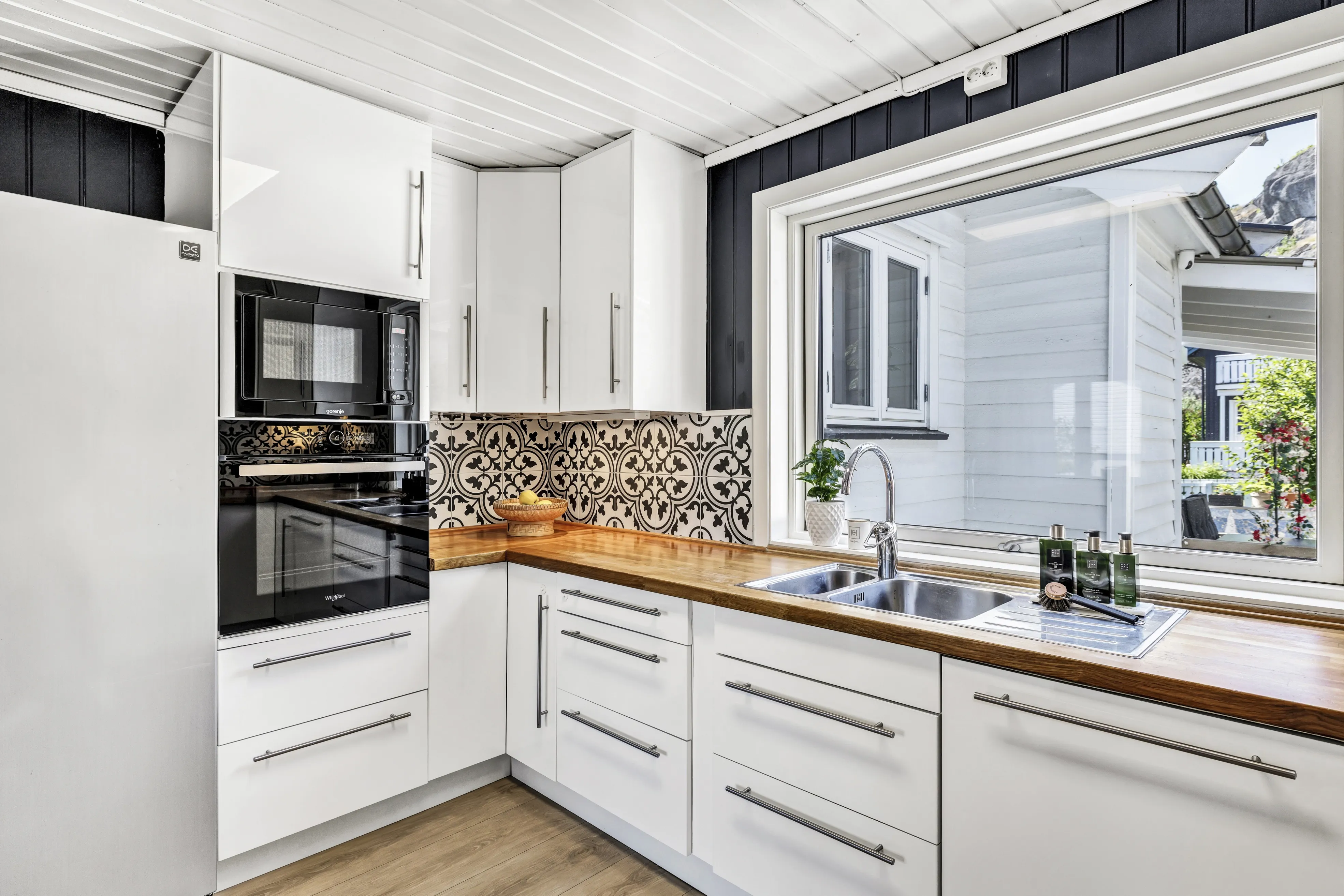 1911 Family Home with Garden and Balcony in Larvik, Norway - View image 19 of 42