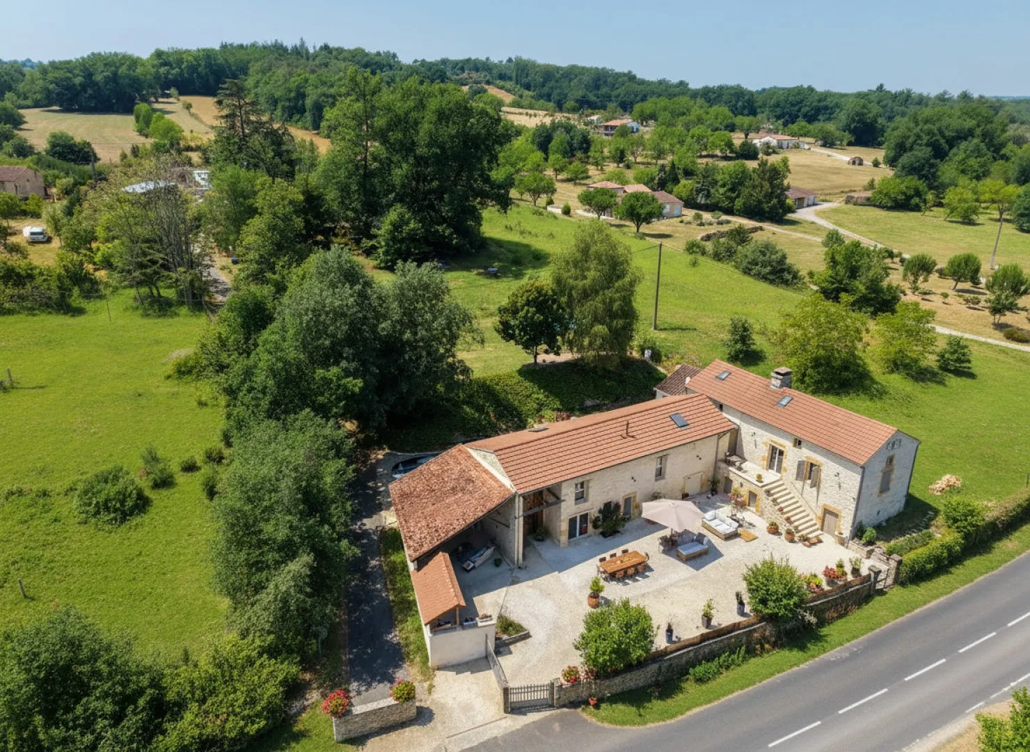 Contemporary 4-Bedroom House with Pool and Garden in Gourdon, France - Image 2