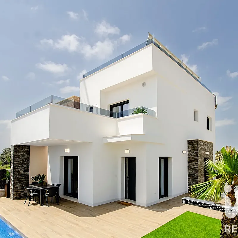 Modern 3-Bedroom House with Pool in Orihuela's Sunny Locale