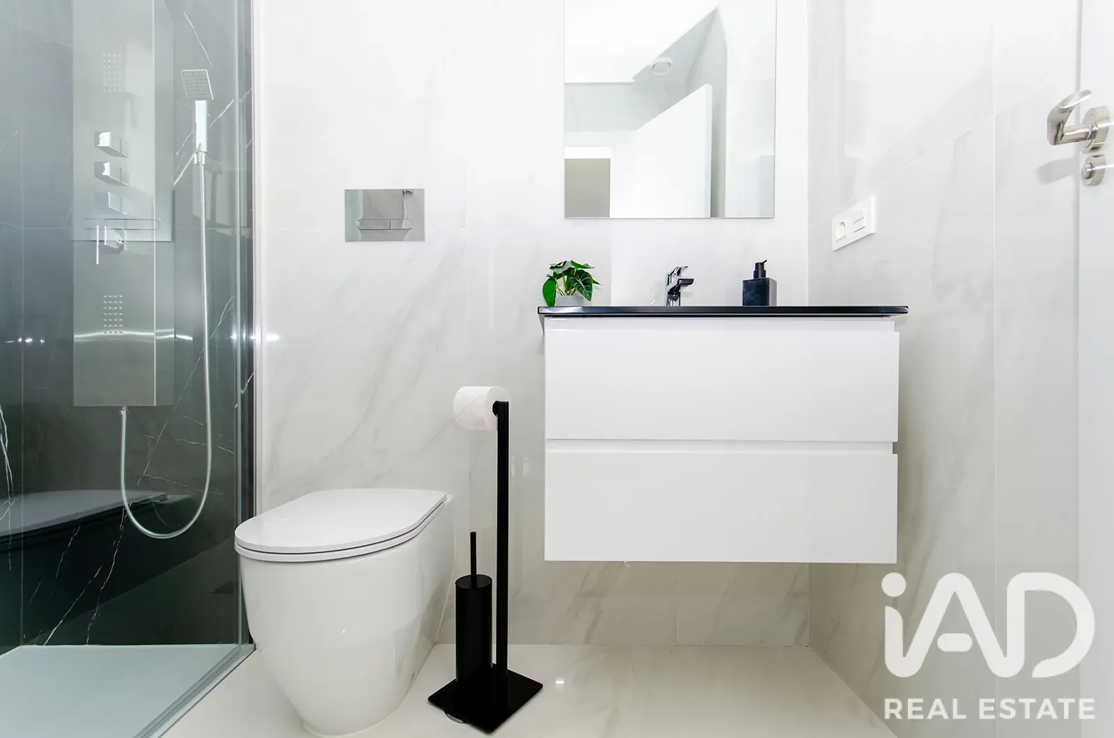 Modern 3-Bedroom House with Pool in Orihuela's Sunny Locale - View image 11 of 36