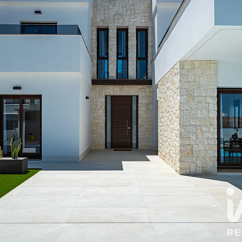 Modern 4-Bedroom Villa with Pool and Garden in Orihuela Spain