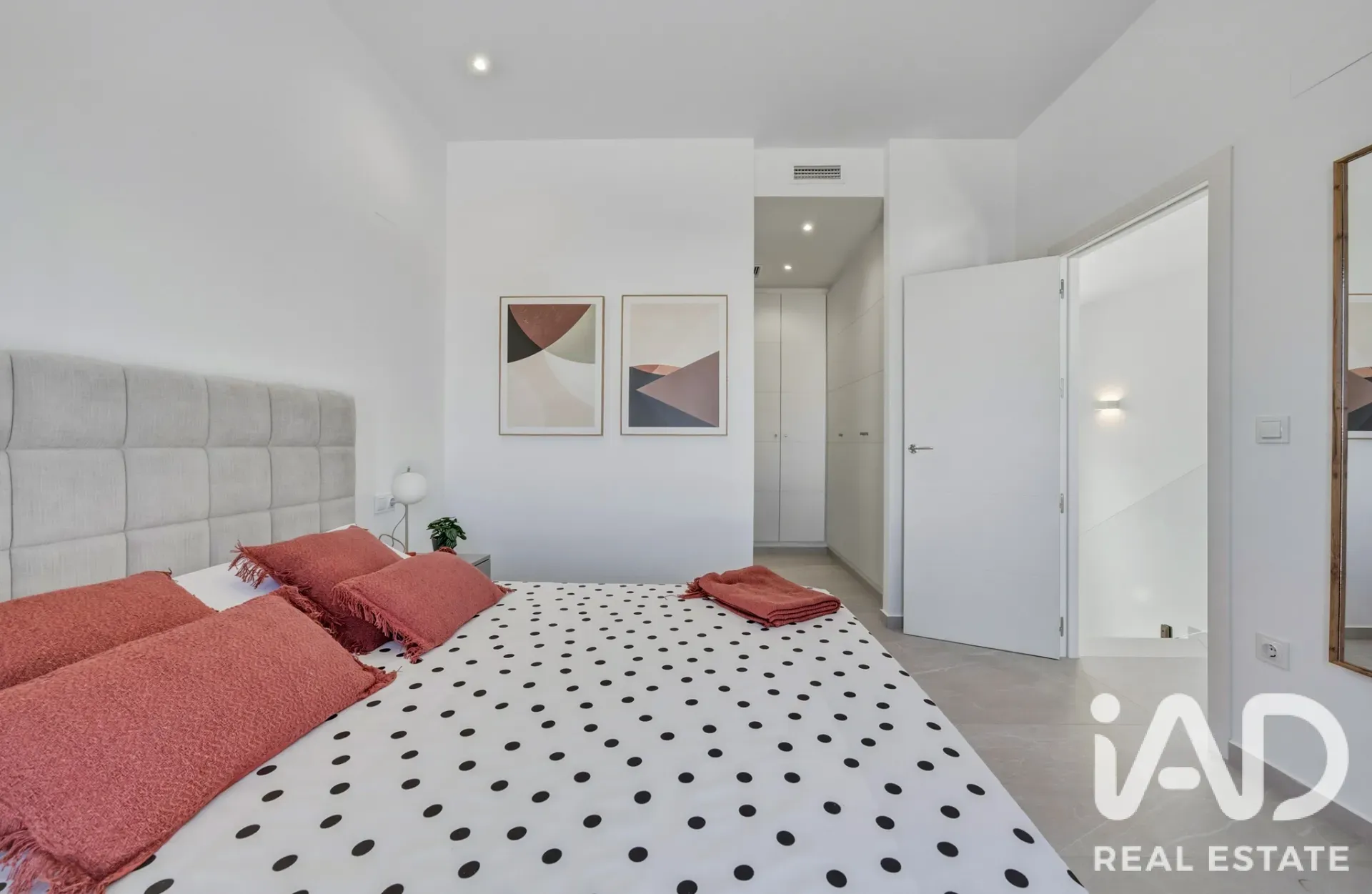Modern 4-Bedroom Villa with Pool and Garden in Orihuela Spain - View image 17 of 39