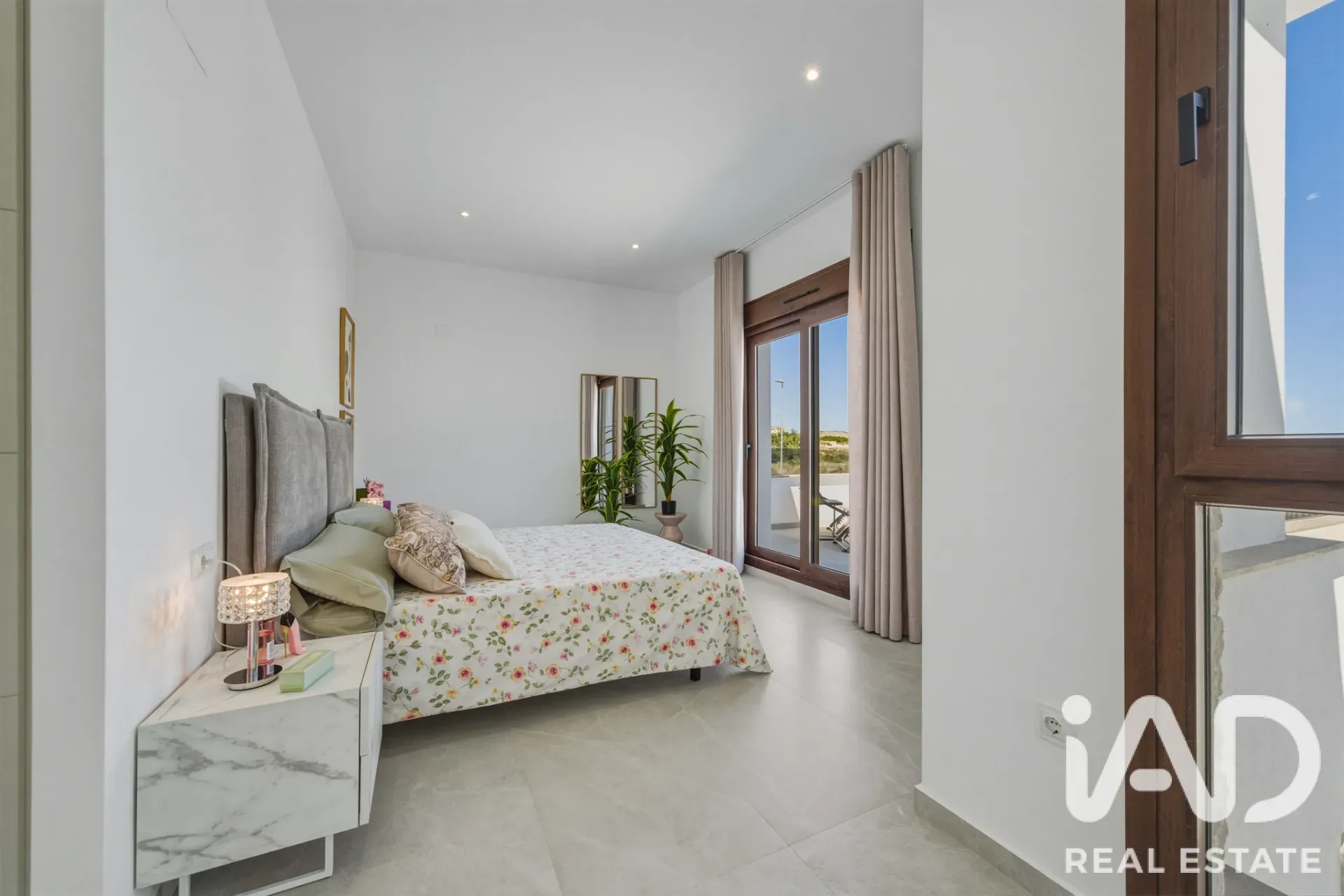 Modern 4-Bedroom Villa with Pool and Garden in Orihuela Spain - View image 21 of 39