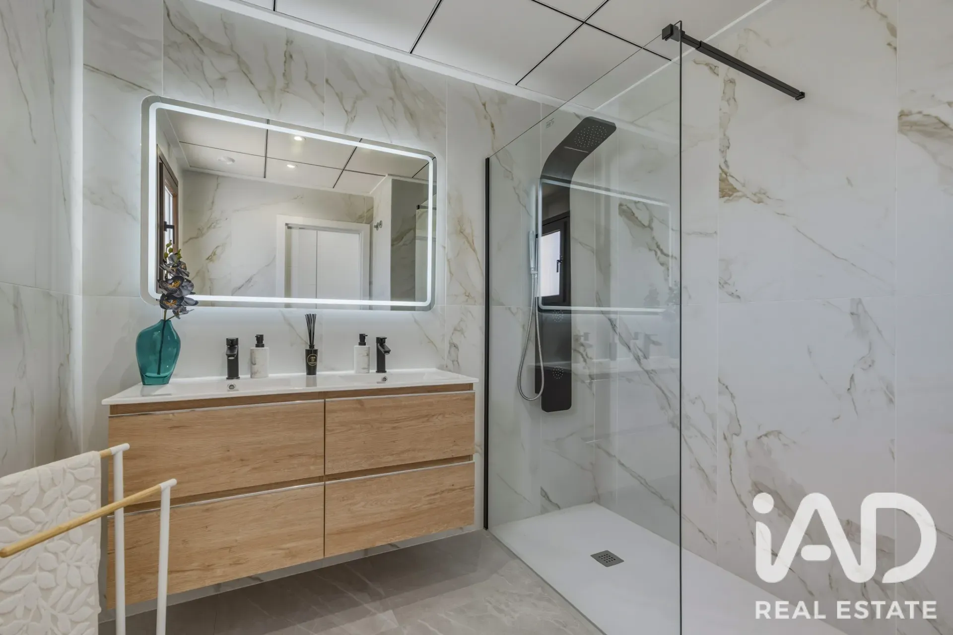 Modern 4-Bedroom Villa with Pool and Garden in Orihuela Spain - View image 23 of 39