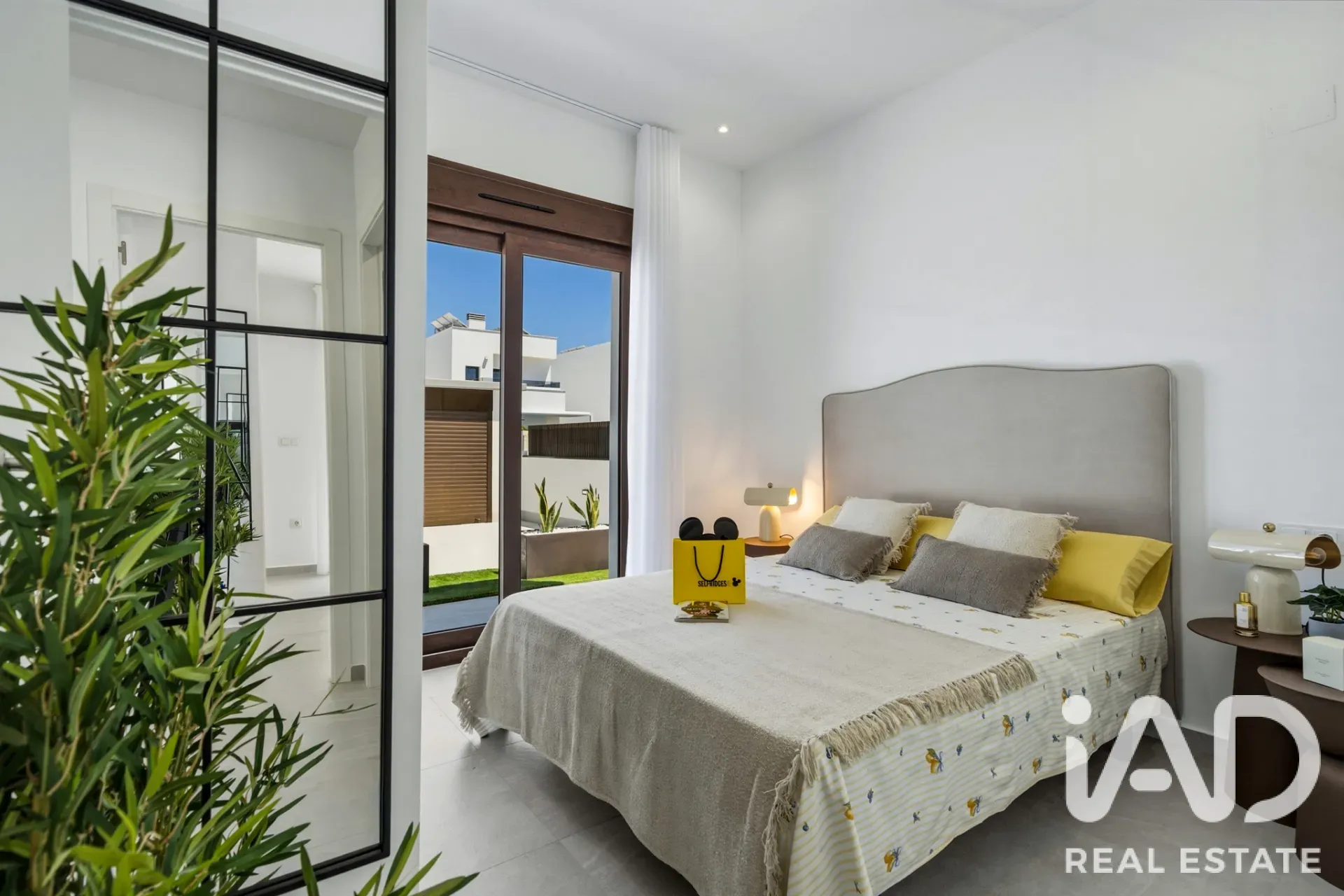 Modern 4-Bedroom Villa with Pool and Garden in Orihuela Spain - View image 26 of 39