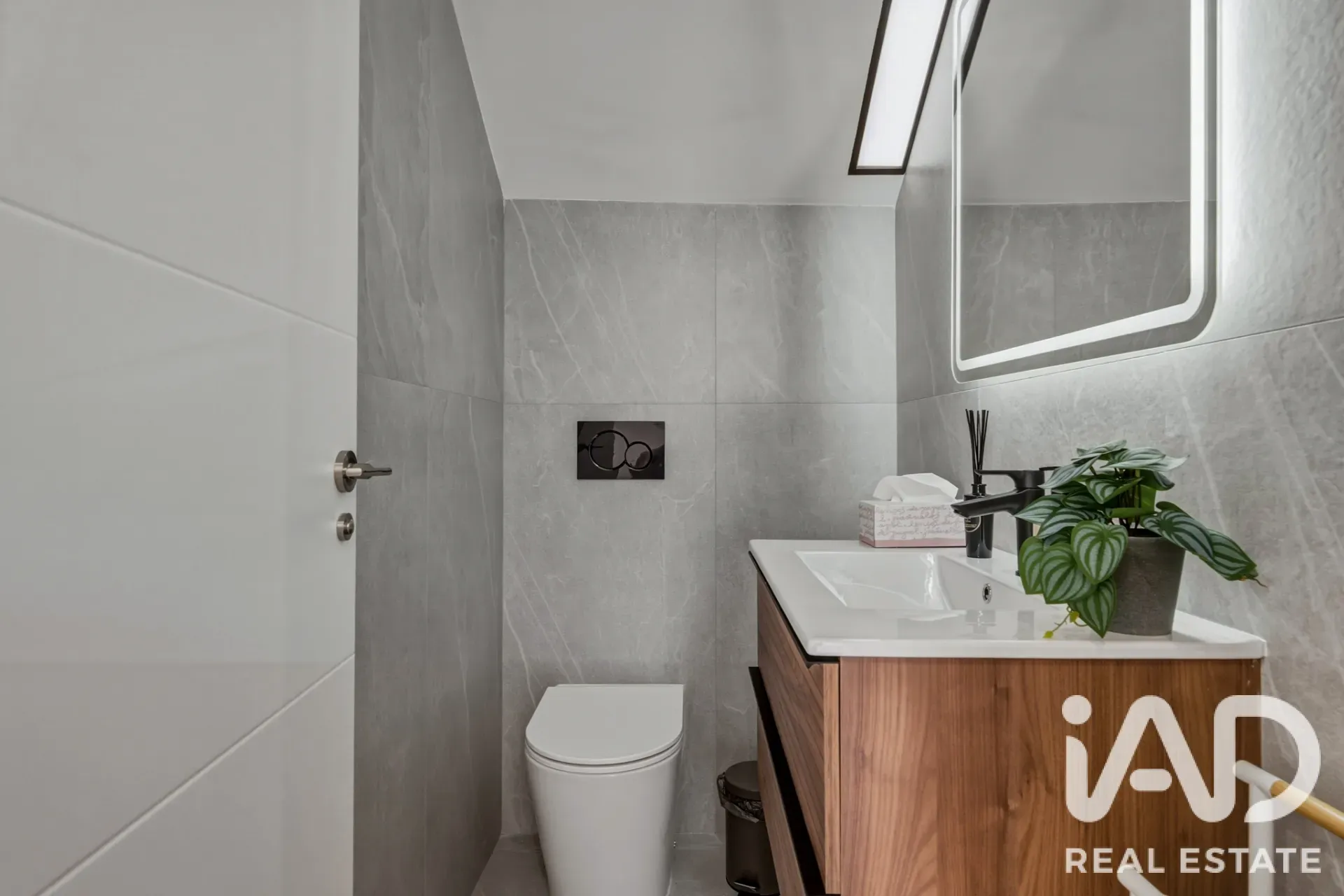 Modern 4-Bedroom Villa with Pool and Garden in Orihuela Spain - View image 33 of 39