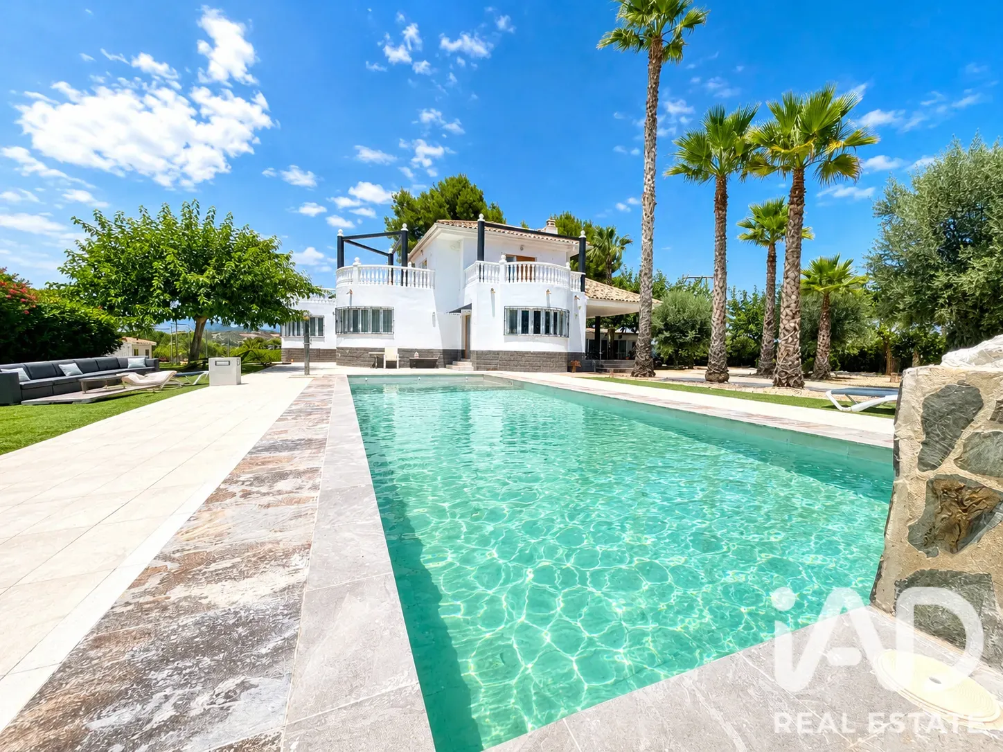 Spacious 6-Bedroom Villa with Pool and Gardens in Cehegín, Spain - Image 1