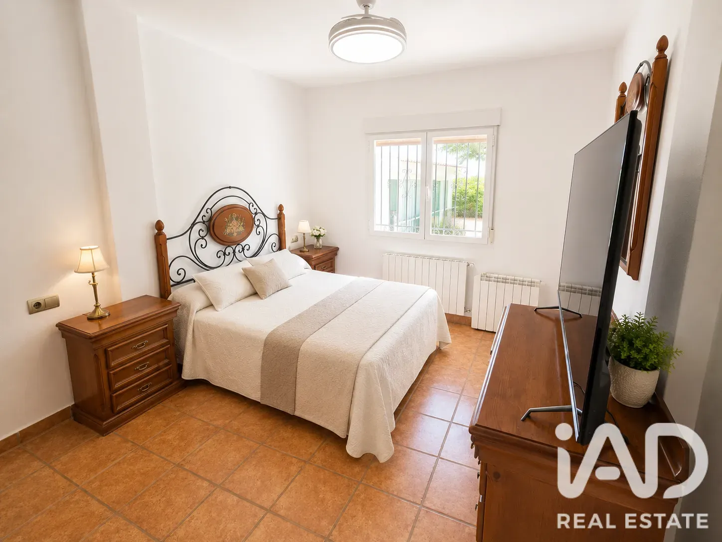 Spacious 6-Bedroom Villa with Pool and Gardens in Cehegín, Spain - Image 2