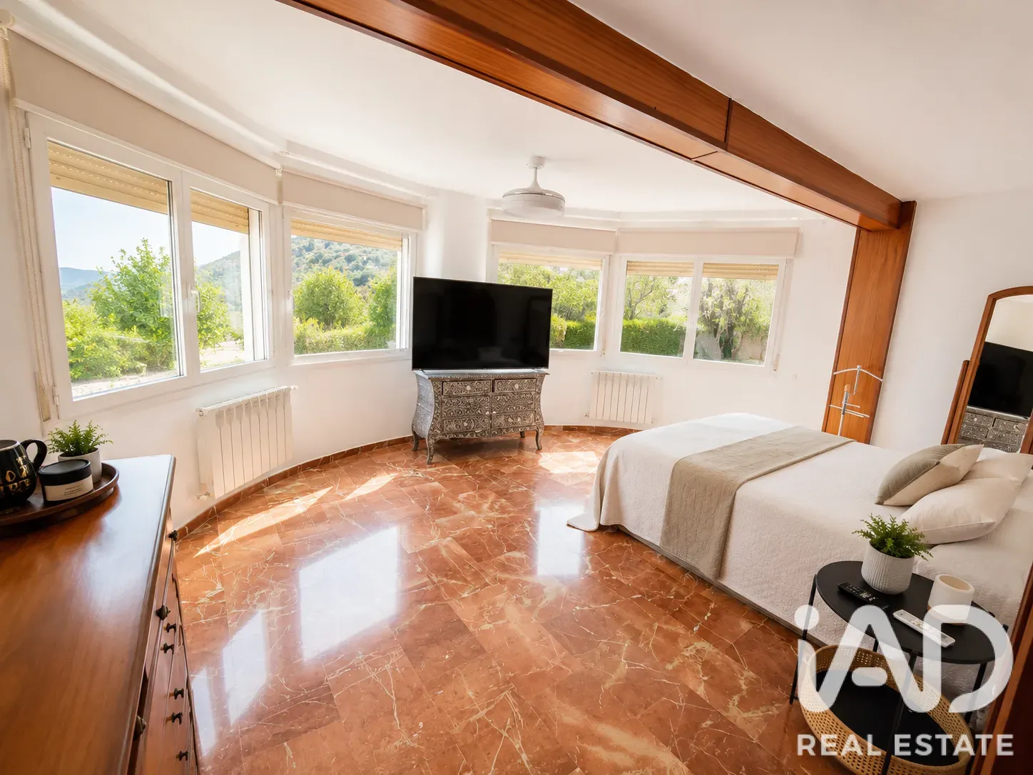 Spacious 6-Bedroom Villa with Pool and Gardens in Cehegín, Spain - Image 5