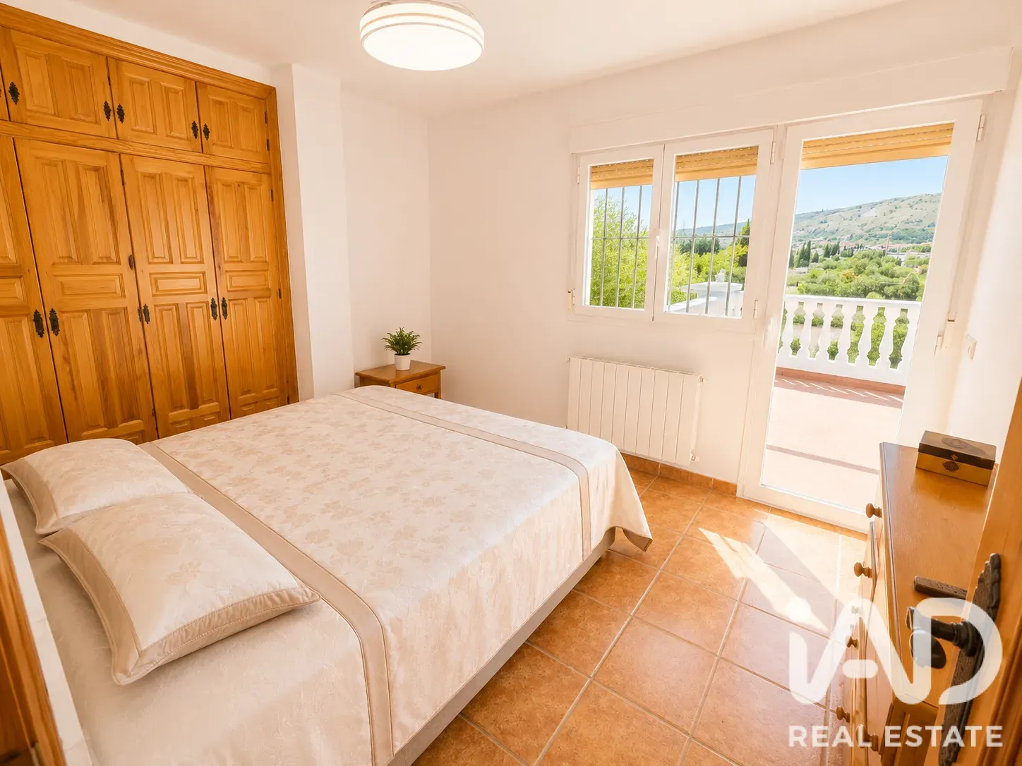 Spacious 6-Bedroom Villa with Pool and Gardens in Cehegín, Spain - View image 10 of 34