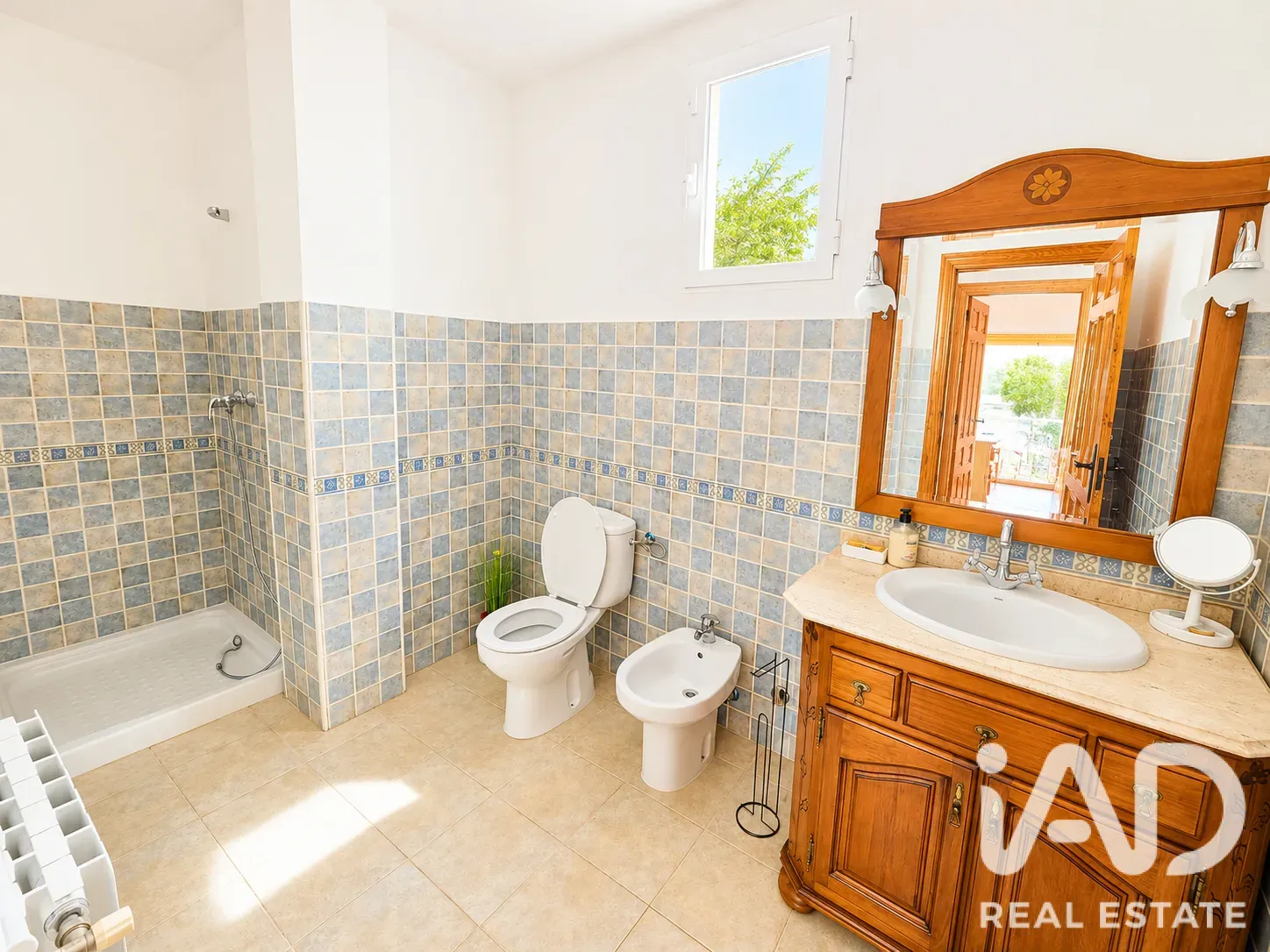 Spacious 6-Bedroom Villa with Pool and Gardens in Cehegín, Spain - View image 11 of 34