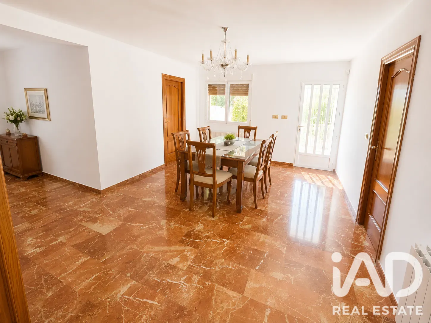 Spacious 6-Bedroom Villa with Pool and Gardens in Cehegín, Spain - View image 18 of 34