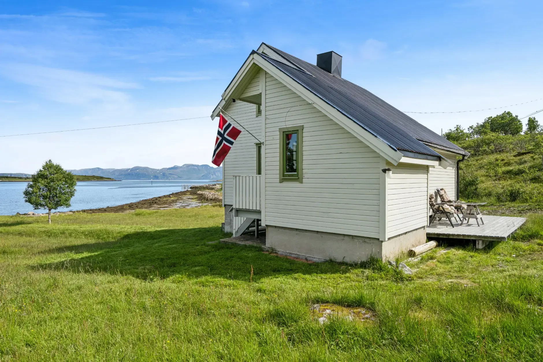 1940s Coastal Retreat with Expansive Lot in Vannvåg, Norway - Image 5