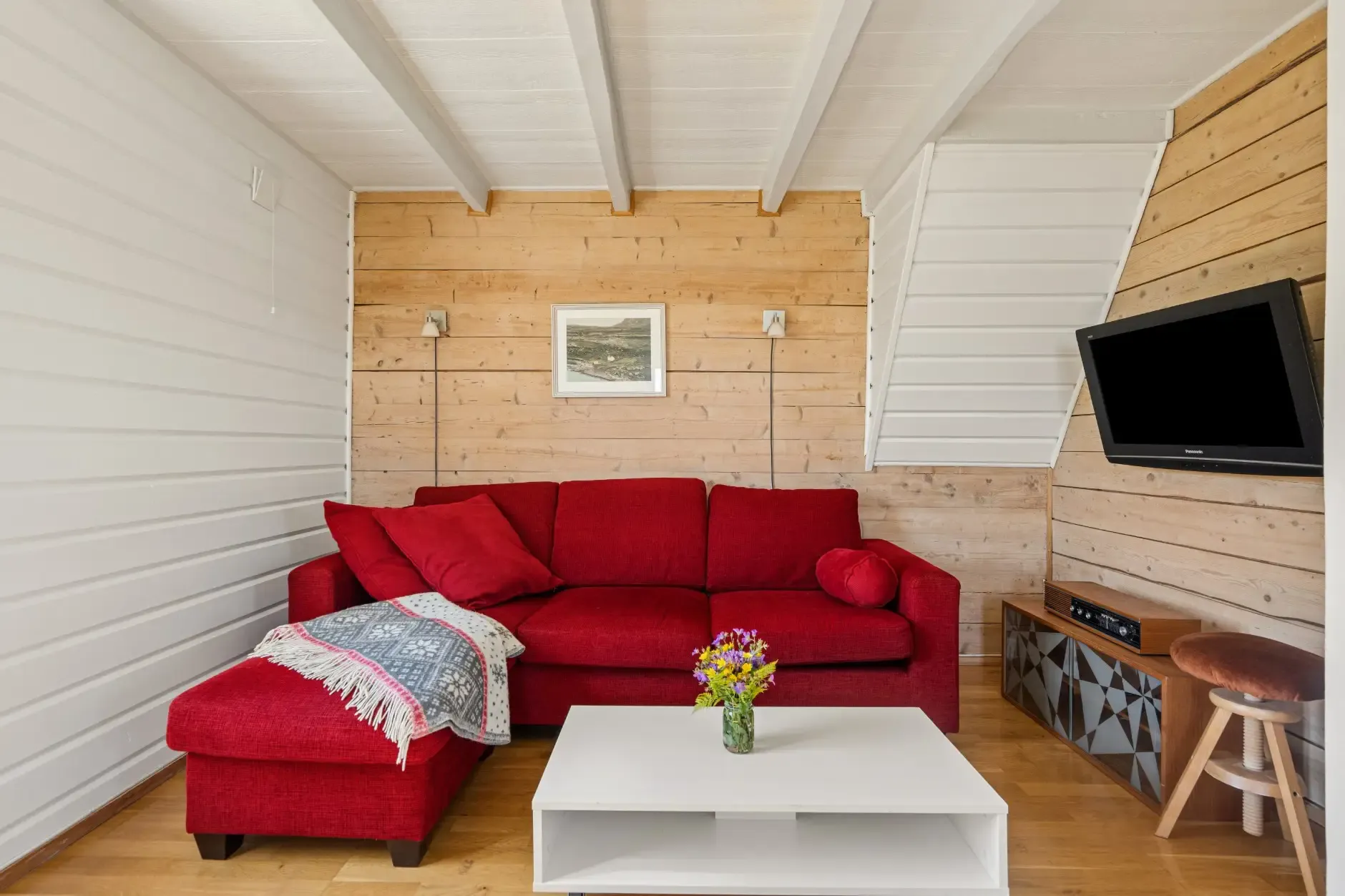 1940s Coastal Retreat with Expansive Lot in Vannvåg, Norway - View image 9 of 35